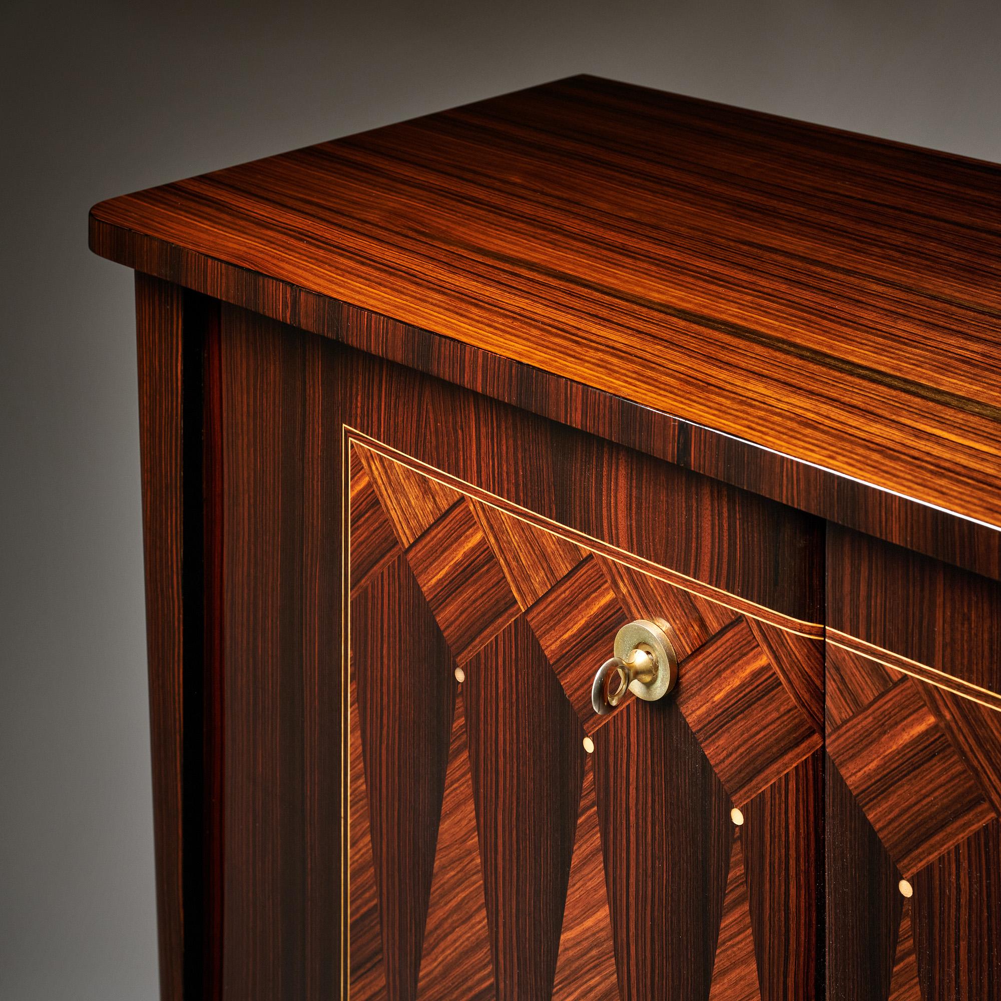 Buffet de palisandro francés de mediados de siglo en venta 2
