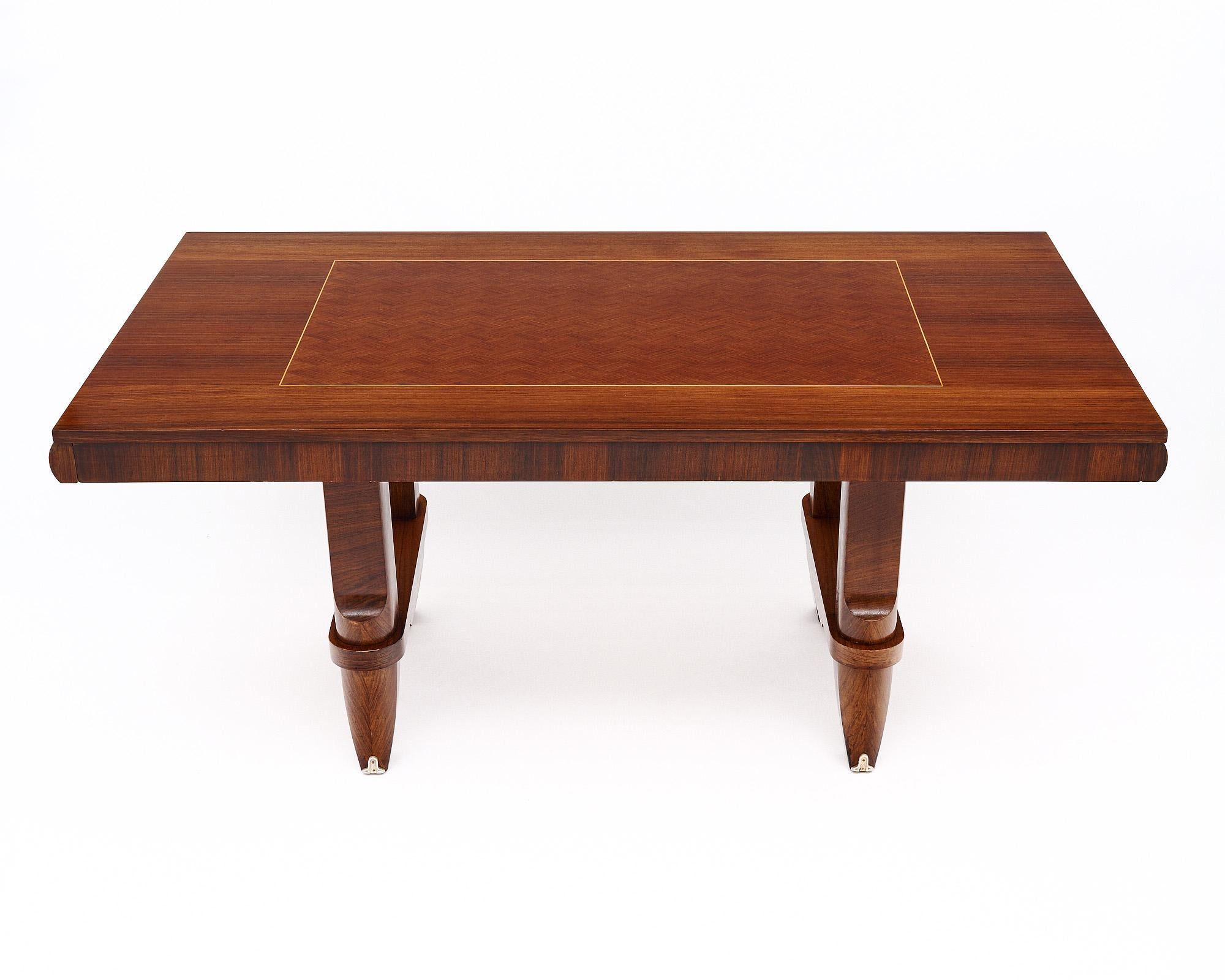 Mesa francesa de palisandro de mediados de siglo mediados del siglo XX en venta