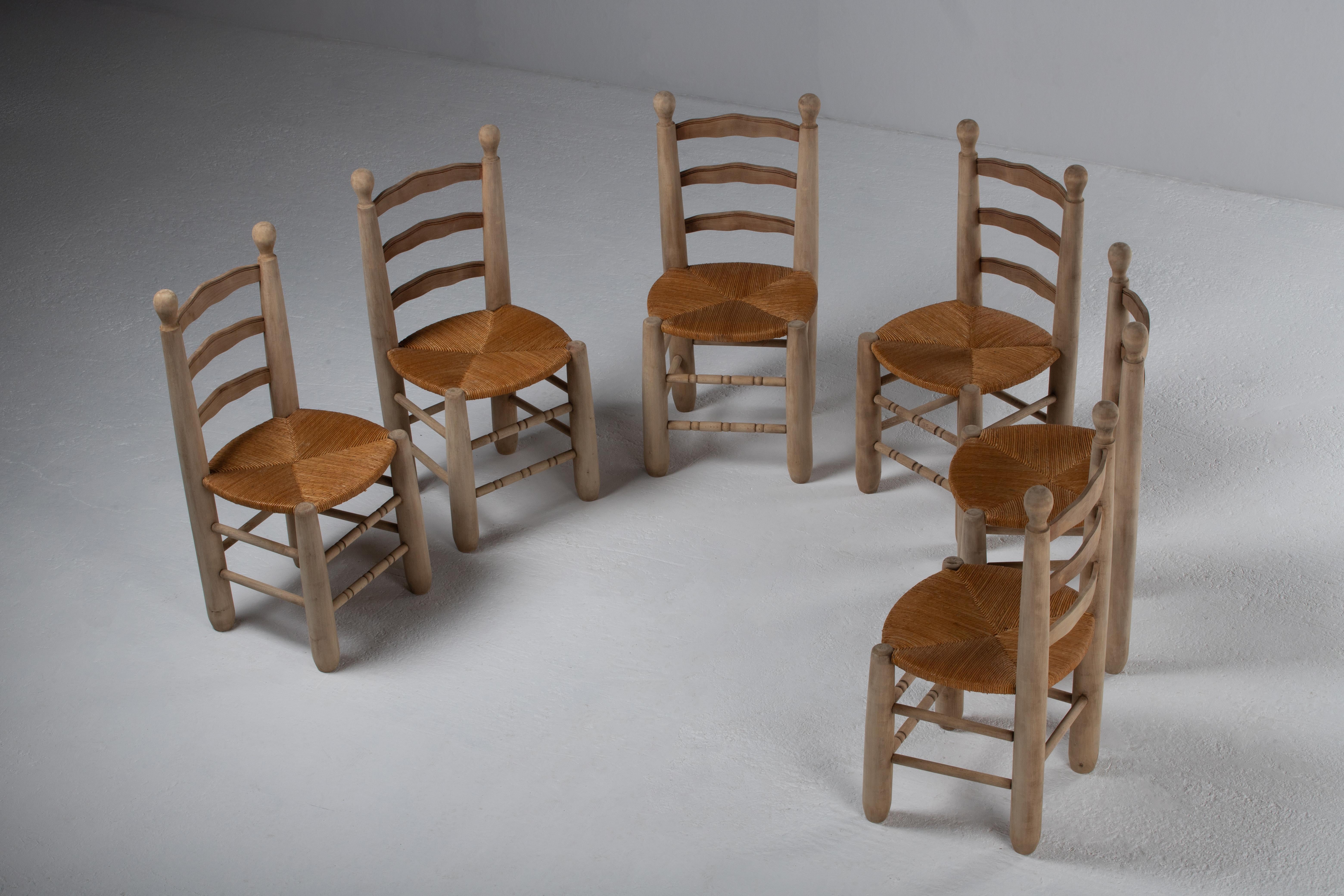 Brutalist Mid-Century French Rush-Seated Chair with Rustic Modernity, 1950's For Sale