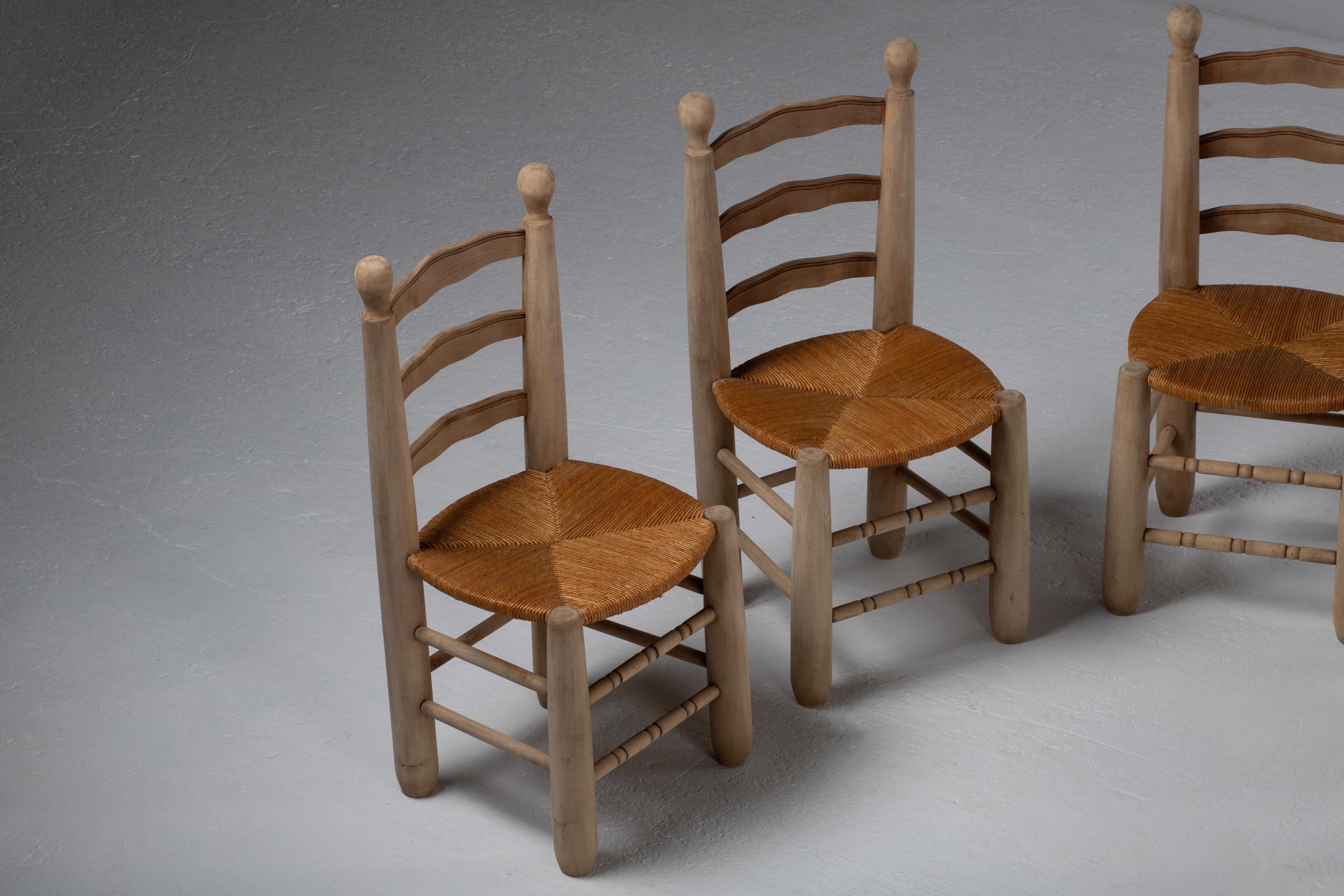 Mid-Century French Rush-Seated Chair with Rustic Modernity, 1950's In Good Condition For Sale In Kaštel Sućurac, Splitsko-dalmatinska županija