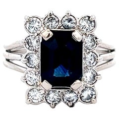 Anello francese di metà secolo con zaffiro e diamante, in platino, a grappolo