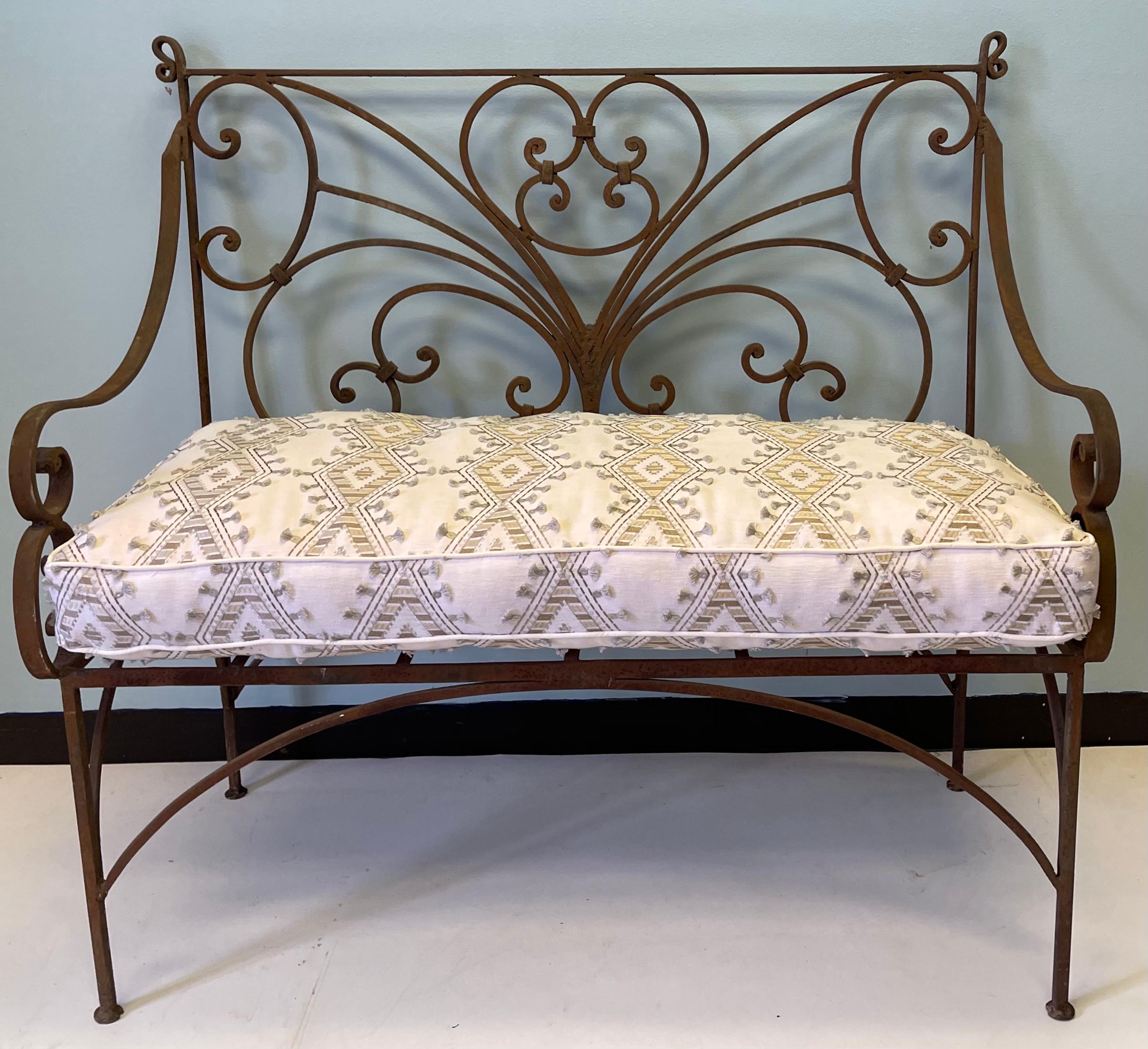 Mid-Century French Scrolling Iron Garden Settee or Bench In Good Condition For Sale In Kennesaw, GA
