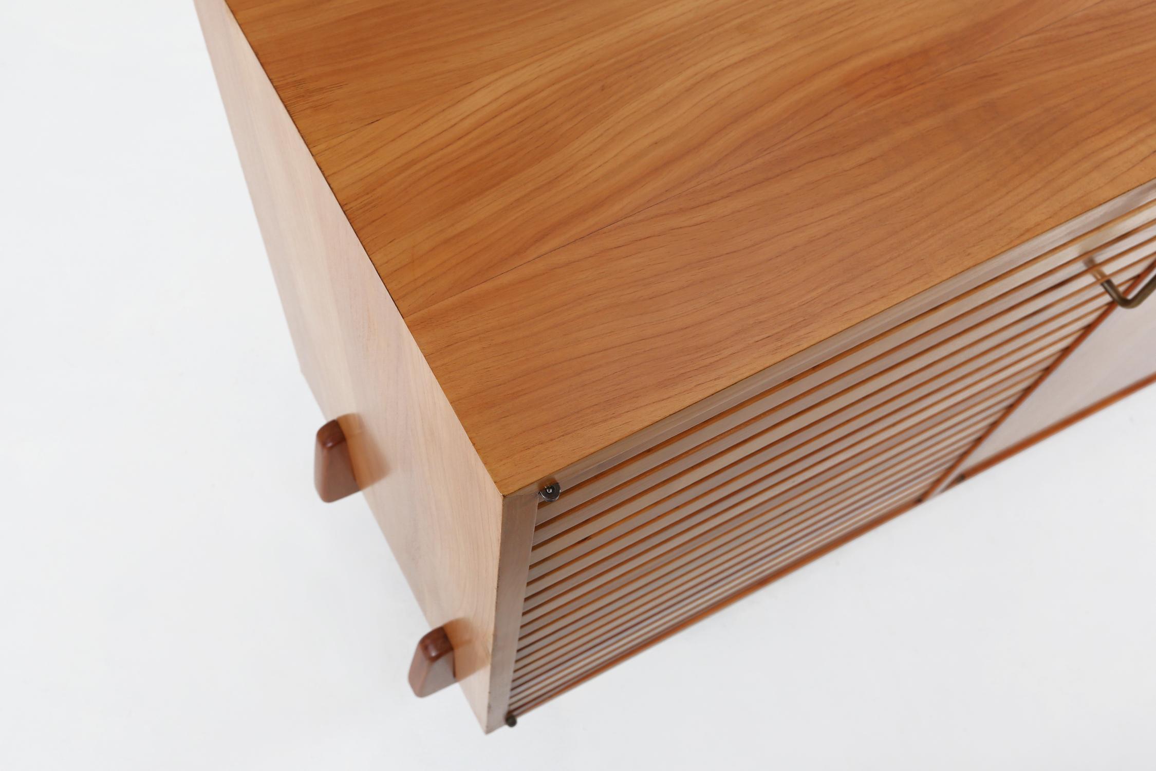 Credenza francese di metà secolo in legno di ciliegio, 1950 in vendita 6