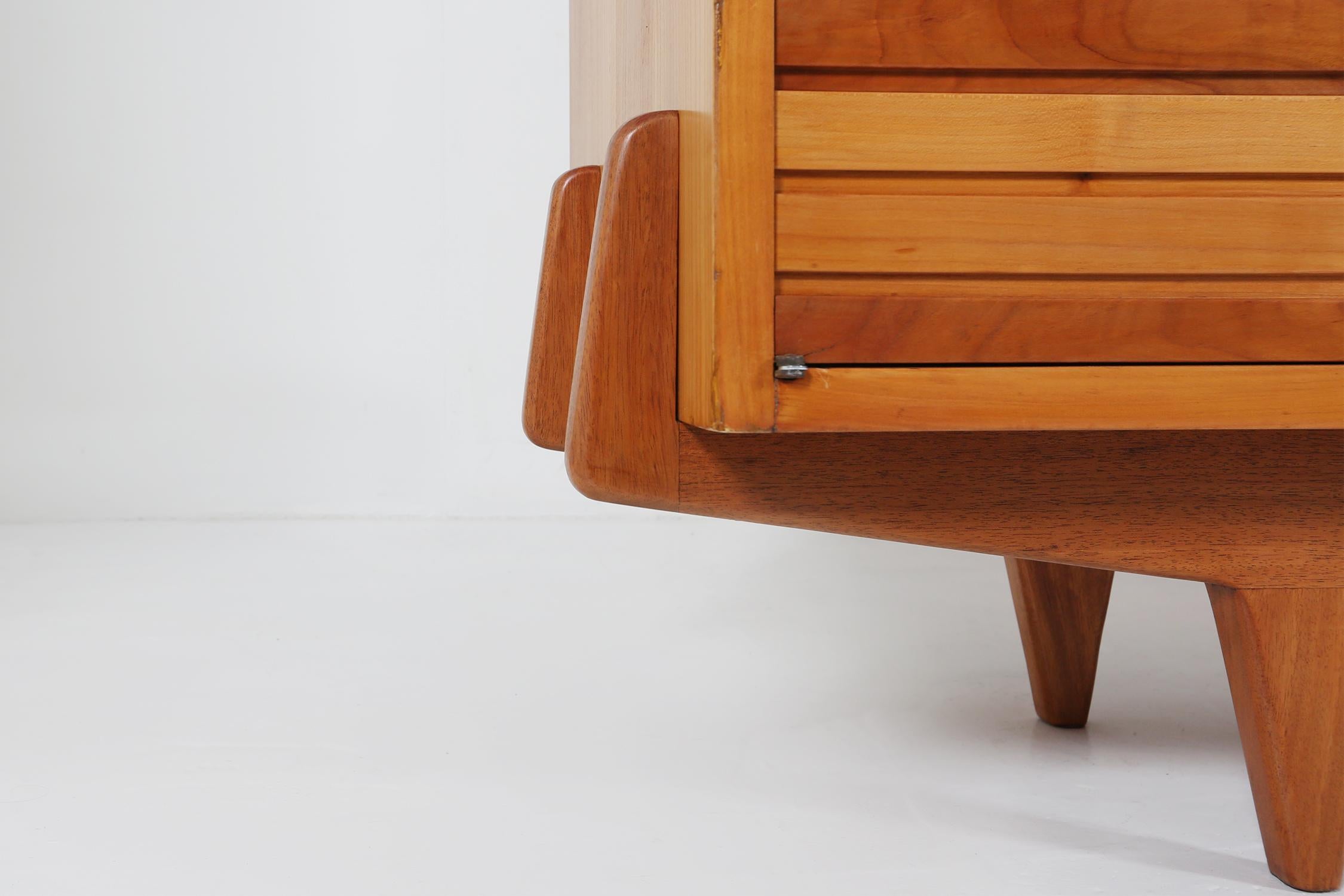 Francese Credenza francese di metà secolo in legno di ciliegio, 1950 in vendita