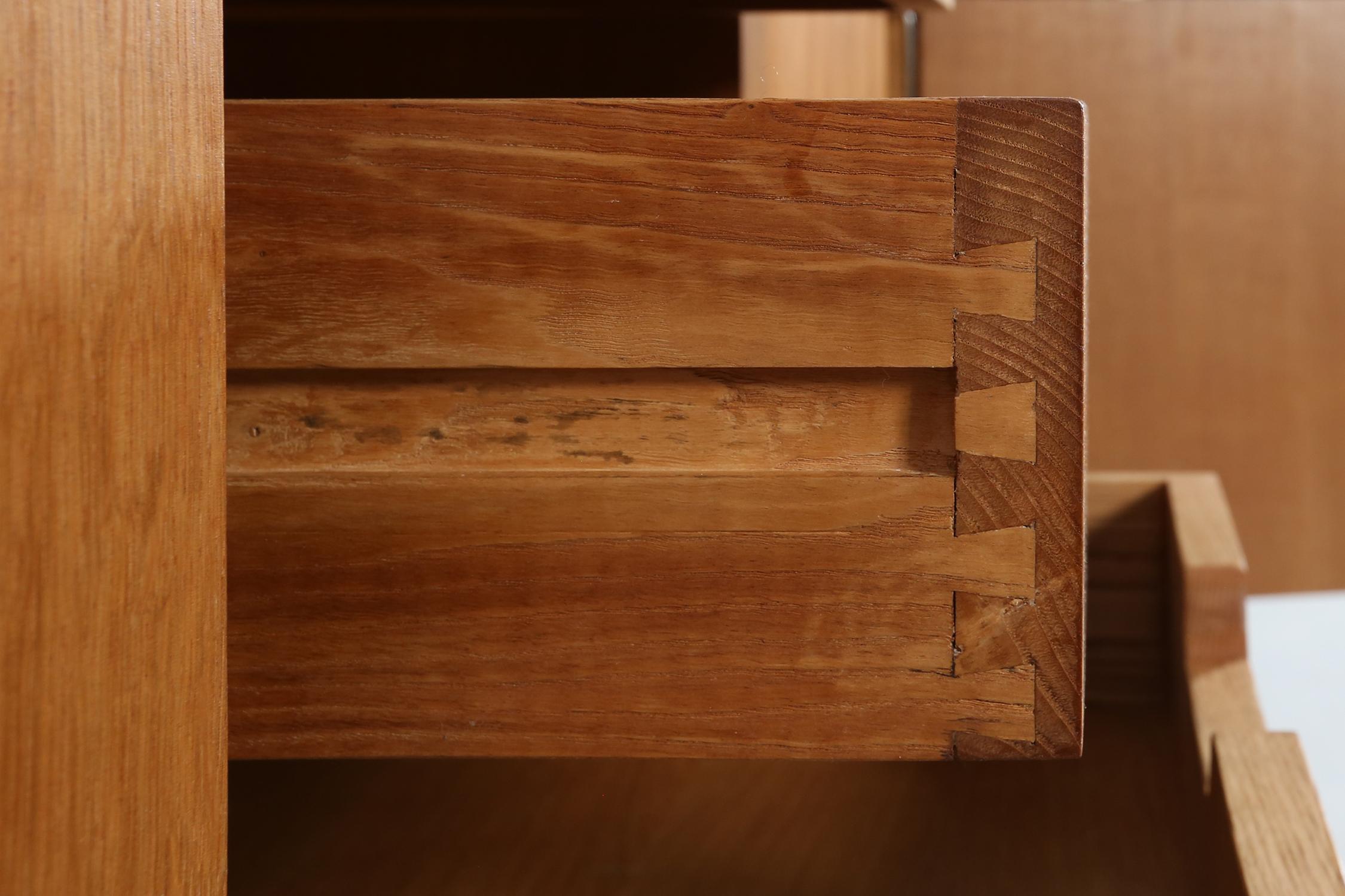 Credenza francese di metà secolo in legno di ciliegio, 1950 in vendita 2
