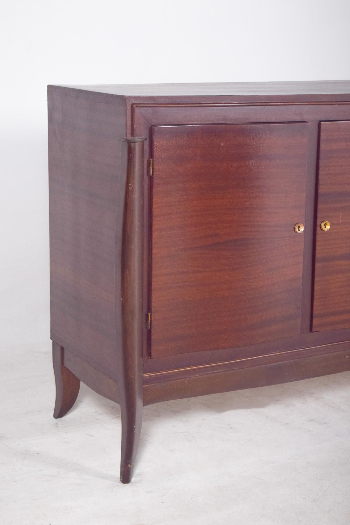 Mid-Century Modern Buffet français du milieu du siècle à trois portes en vente