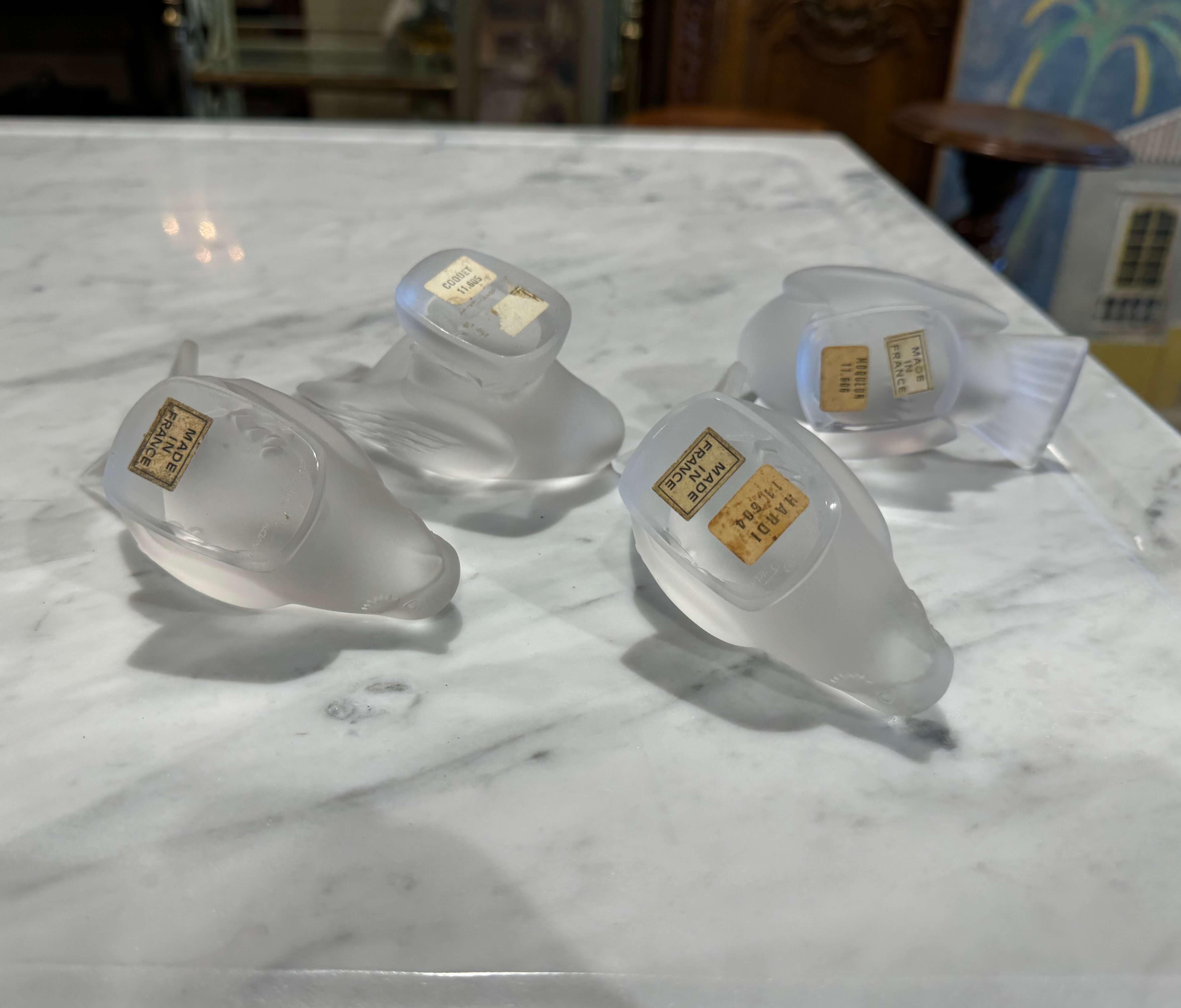 Cristallo Sculture di passeri in cristallo smerigliato firmate Lalique della metà del secolo scorso, set di 4 pezzi in vendita