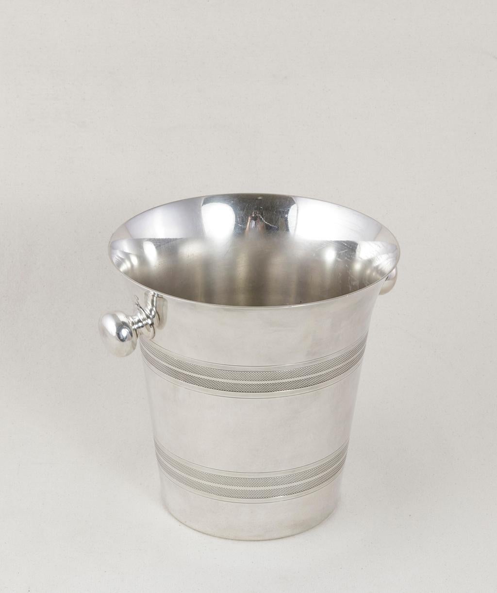 This mid-century French silver plate champagne bucket features a lattice pattern band that surrounds the top and bottom. Two knob handles allow for easier carrying. A maker's hallmark is stamped on the bottom, circa 1950.