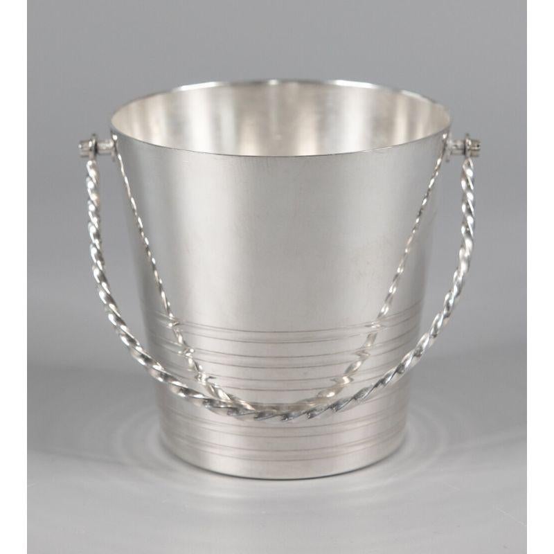 A superb vintage petite silver plate ice bucket made in France. Maker's mark on reverse. This stylish ice bucket has a lovely twisted swing handle and sleek design, perfect for the modern home. The ice bucket is 5.25