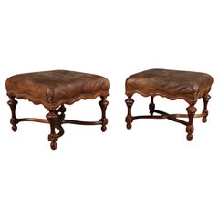 Otomanas de Cuero de Madera de Fruta Tallada Estilo Francés de Mediados de Siglo - Pareja