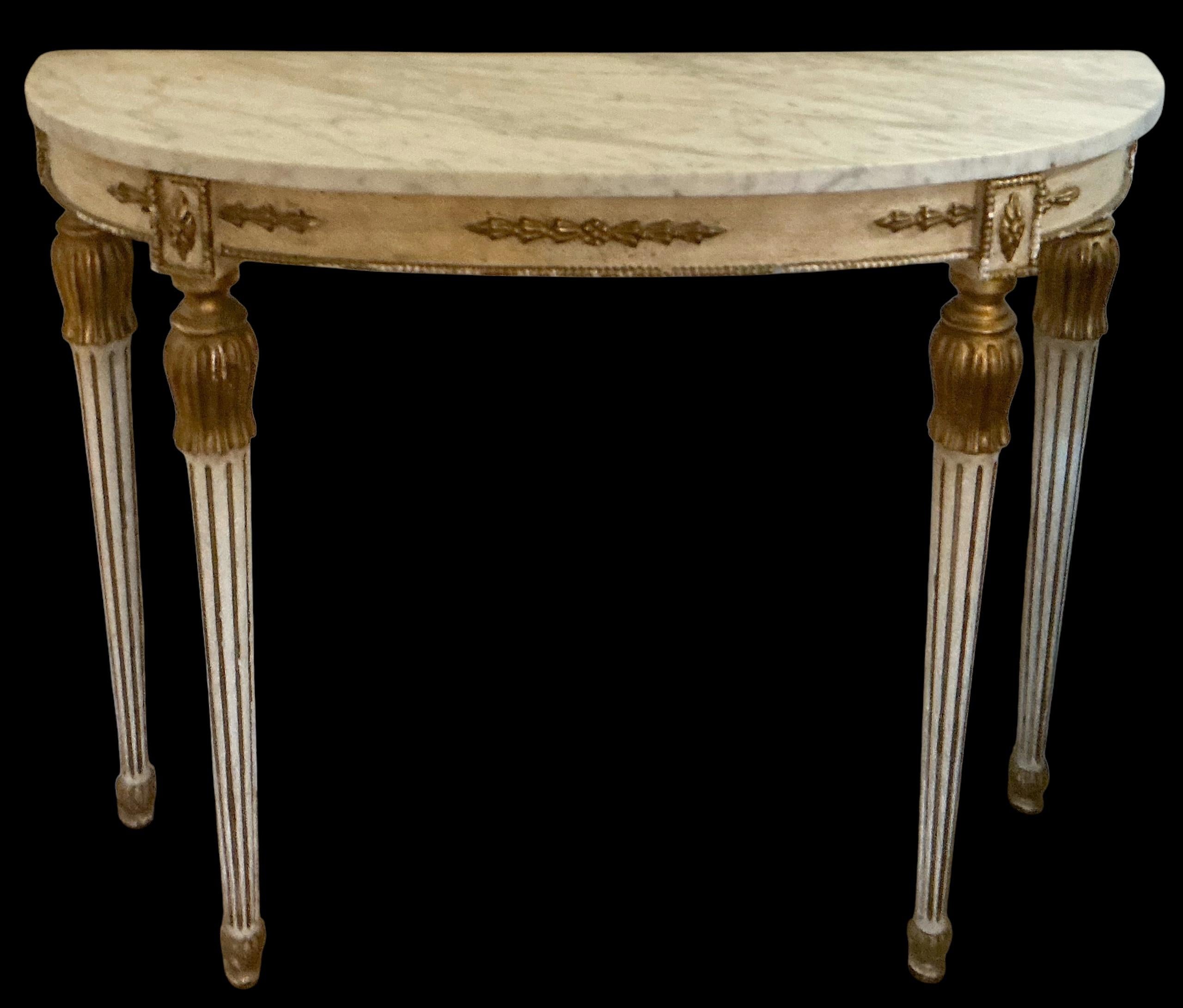 Tavolo consolle e specchio con piano in legno dorato e marmo in stile francese di metà secolo In condizioni buone in vendita a Kennesaw, GA