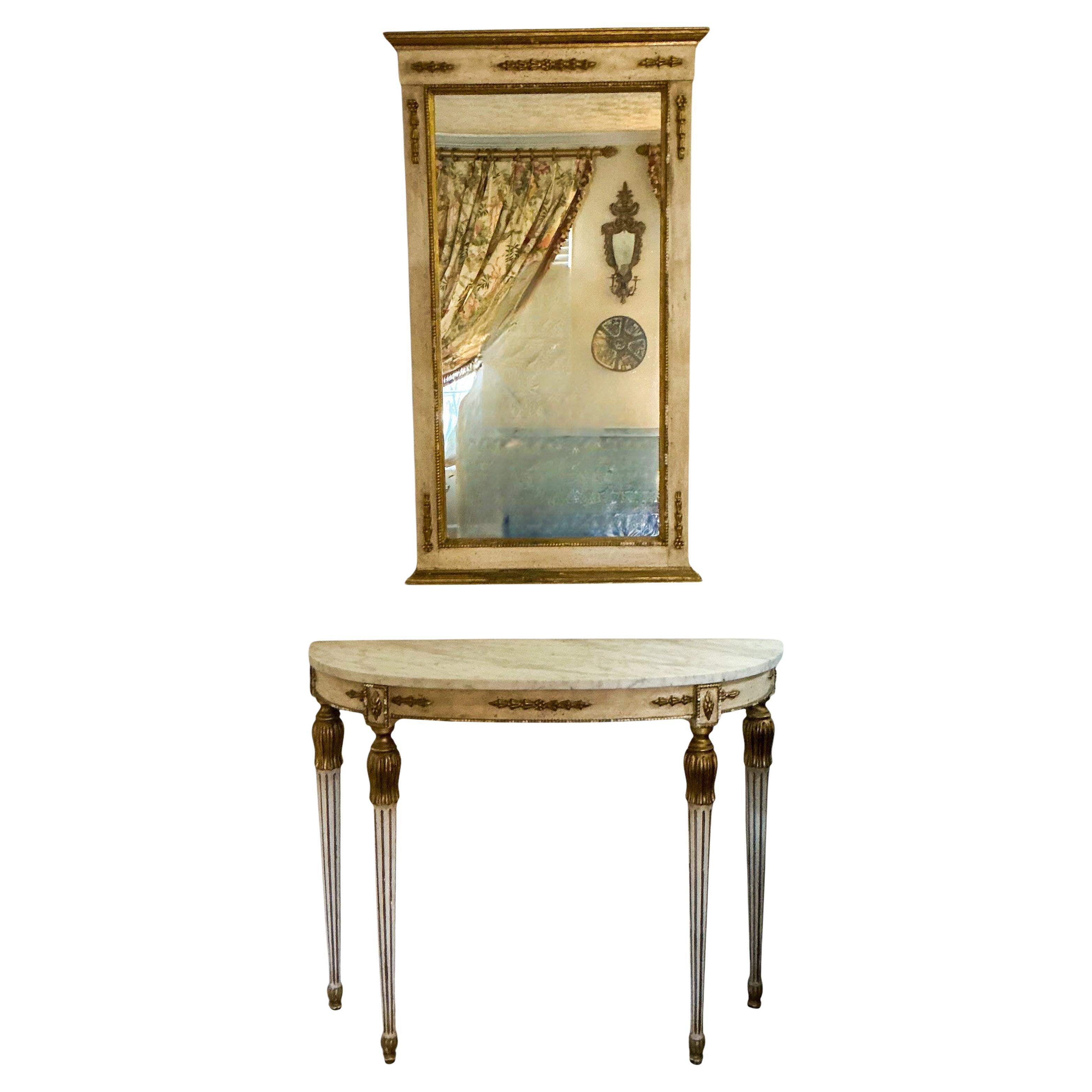 Tavolo consolle e specchio con piano in legno dorato e marmo in stile francese di metà secolo in vendita