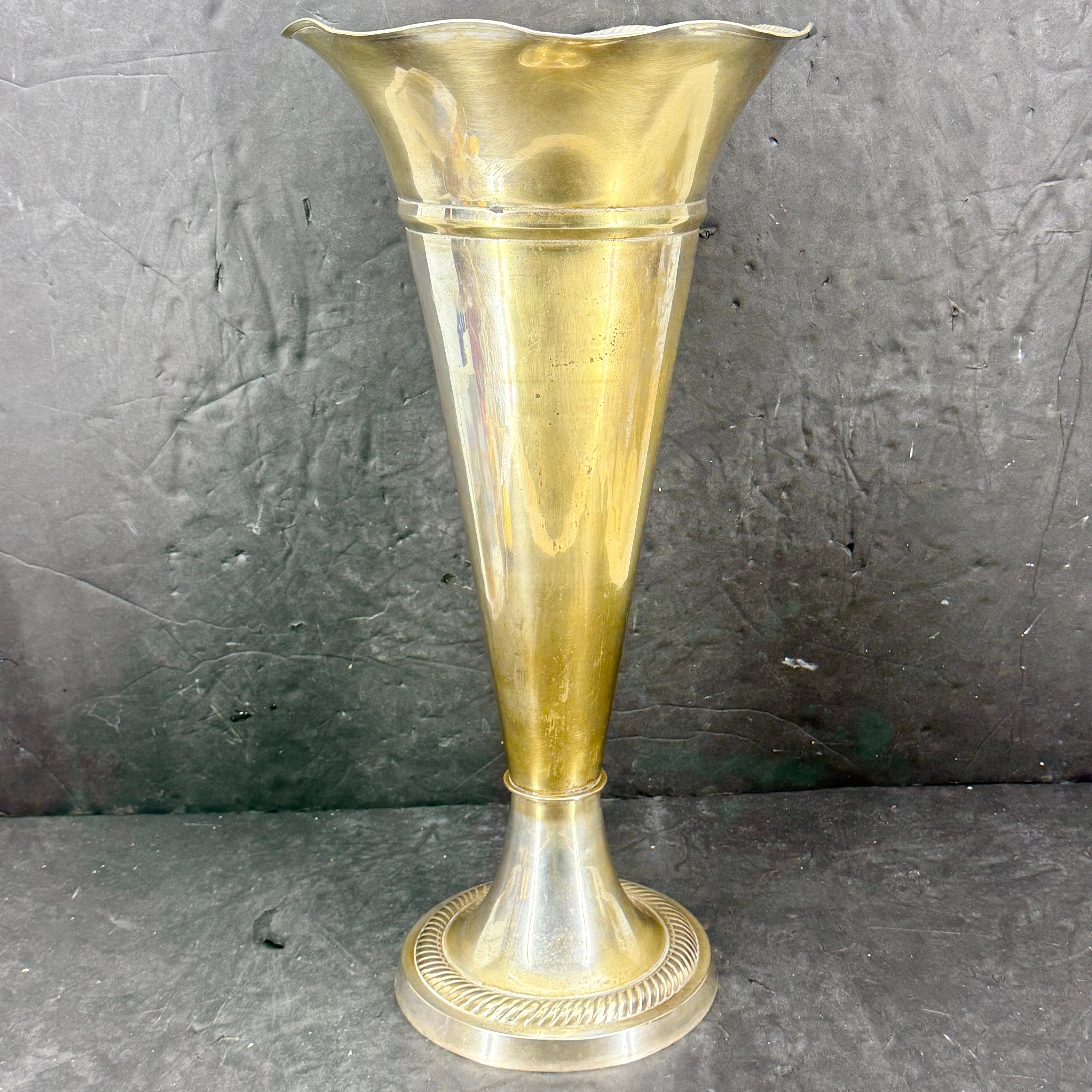 Porte-parapluies en métal de style français du milieu du siècle Bon état - En vente à Haddonfield, NJ