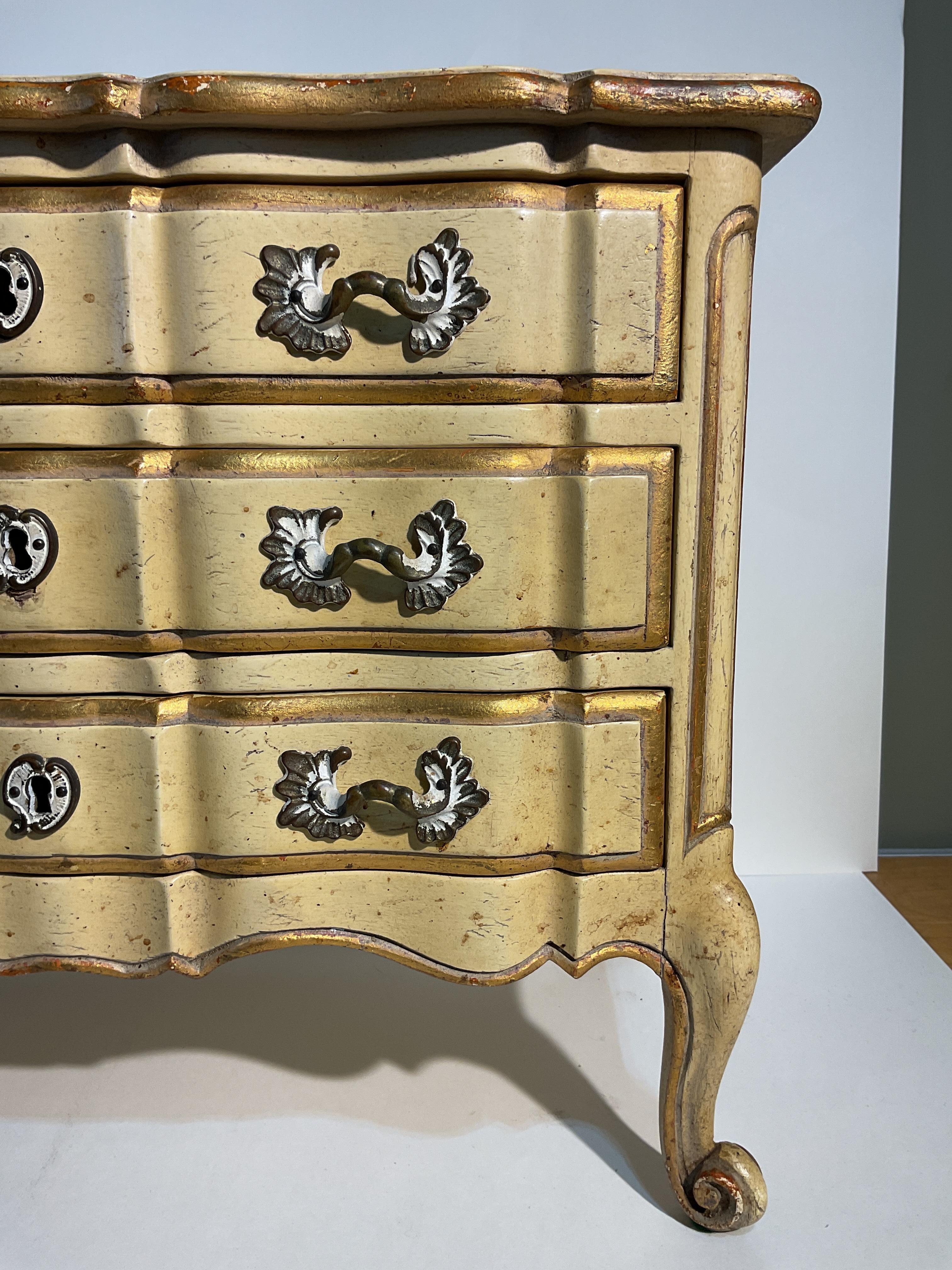 Cómoda miniatura para joyas de estilo francés de mediados de siglo en venta 3