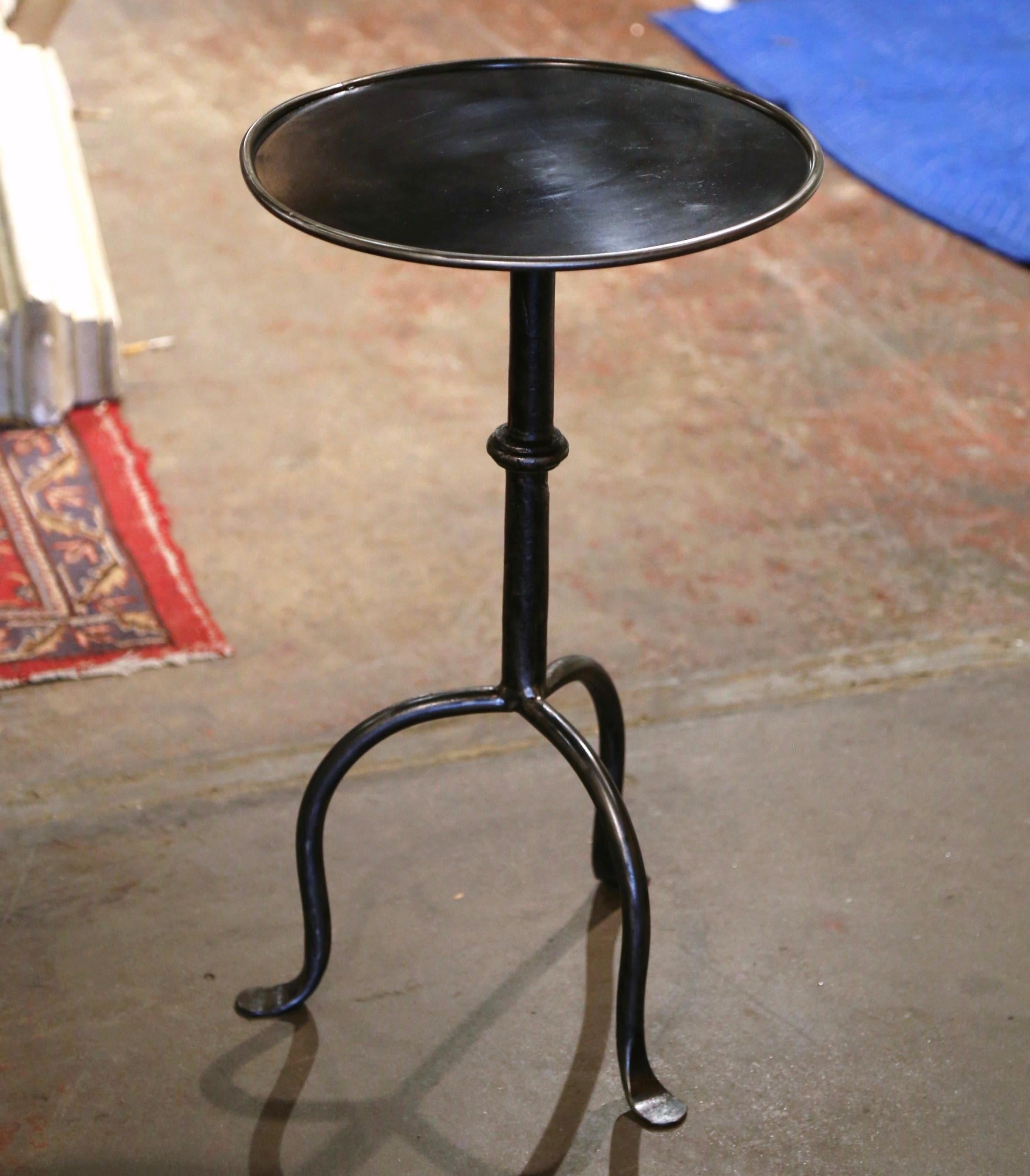 This elegant, antique pedestal table was crafted in Southern France, circa 1960. The martini table features a thick central turned pedestal stem over three curved legs ending with small feet. The serving table is topped with a round surface from