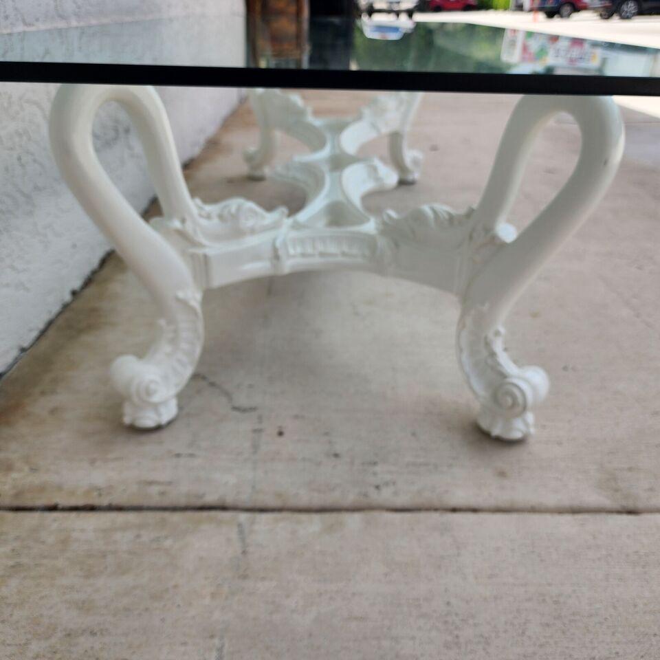 Table basse en bois de Swan du milieu du siècle dernier en vente 6