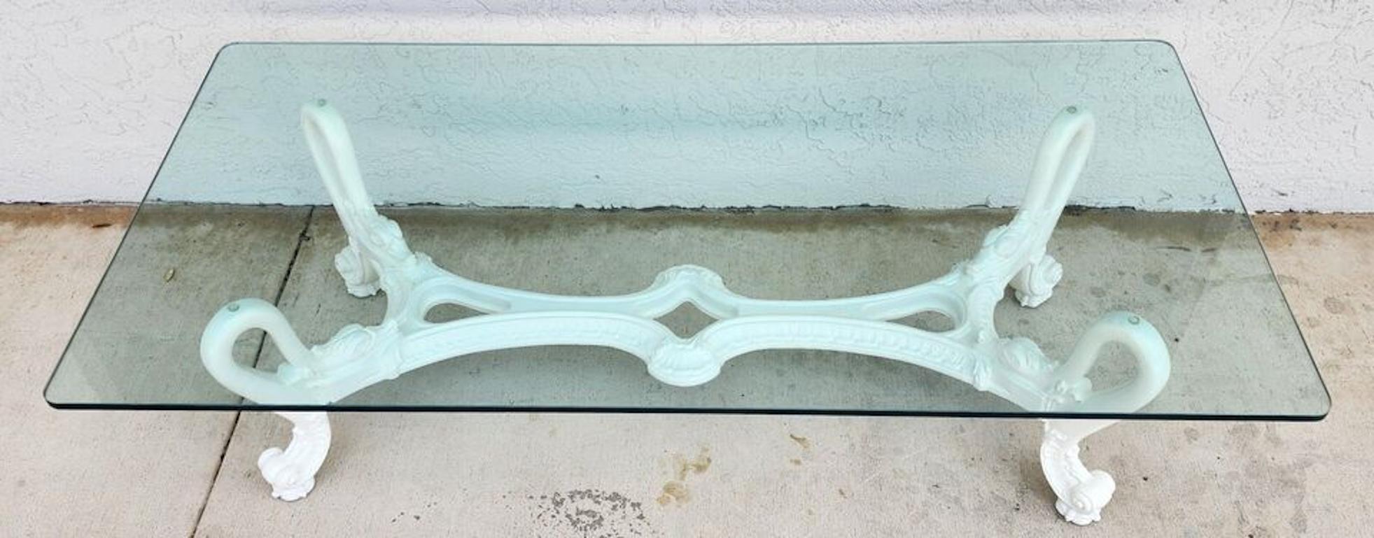 Table basse en bois de Swan du milieu du siècle dernier Bon état - En vente à Lake Worth, FL
