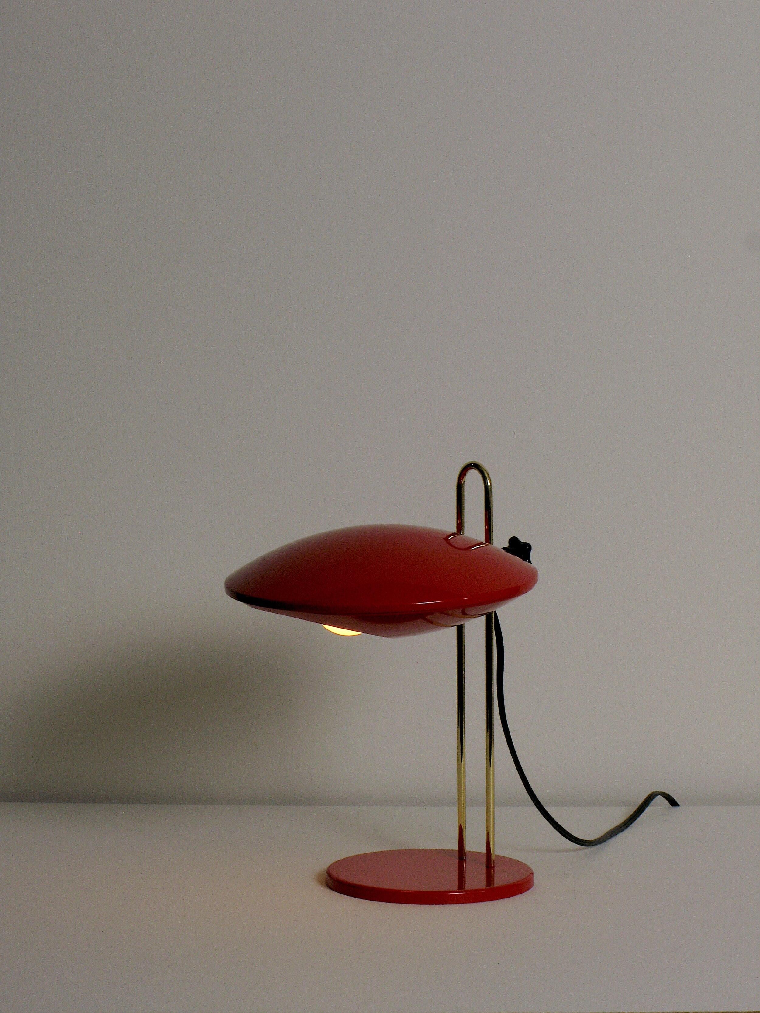 Lámpara de mesa francesa de mediados de siglo de Aluminor Moderno de mediados de siglo en venta
