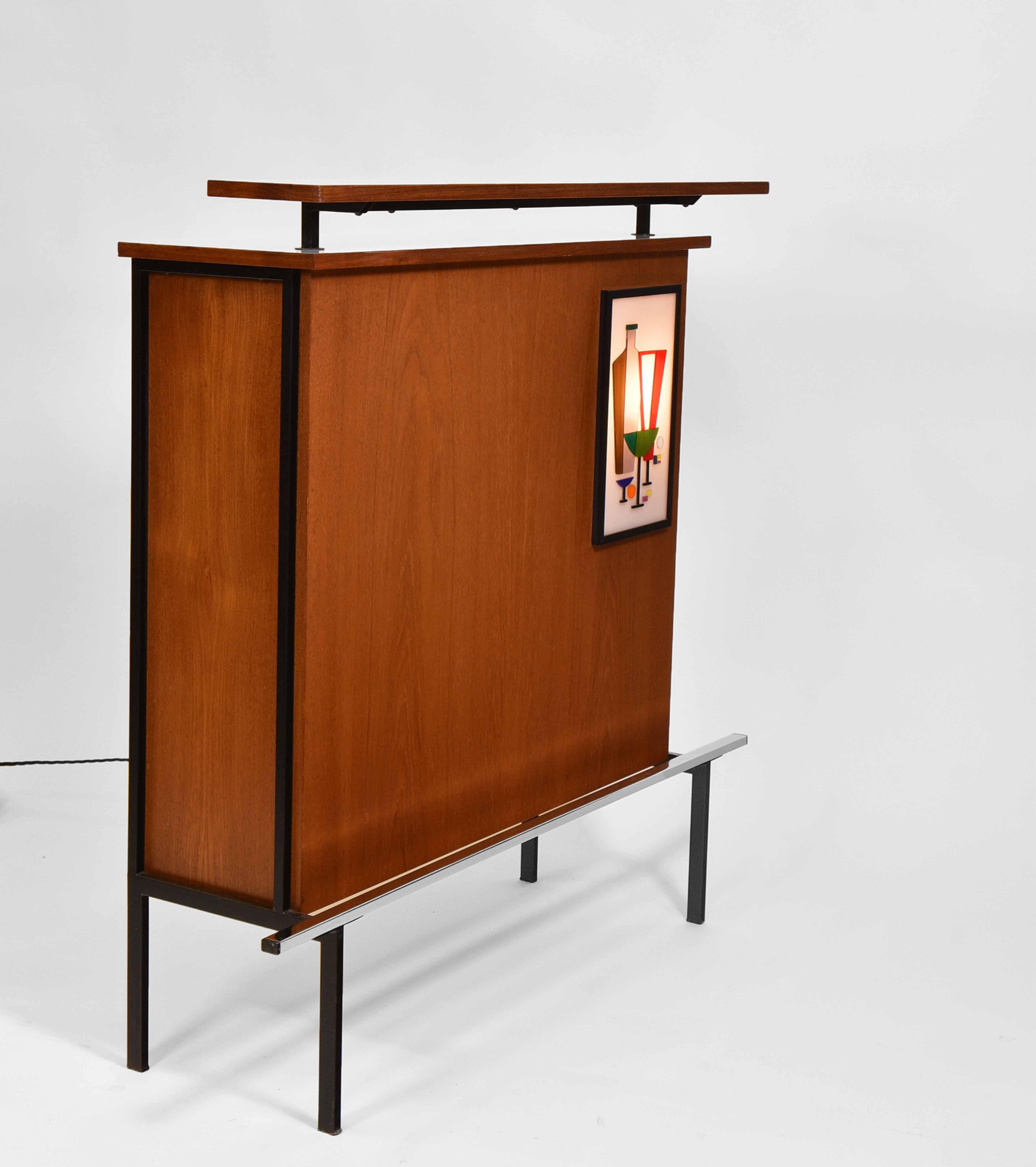 Mid Century French Teak Cocktail Drinks Bar With Illuminated Panel In Good Condition In Norwich, GB