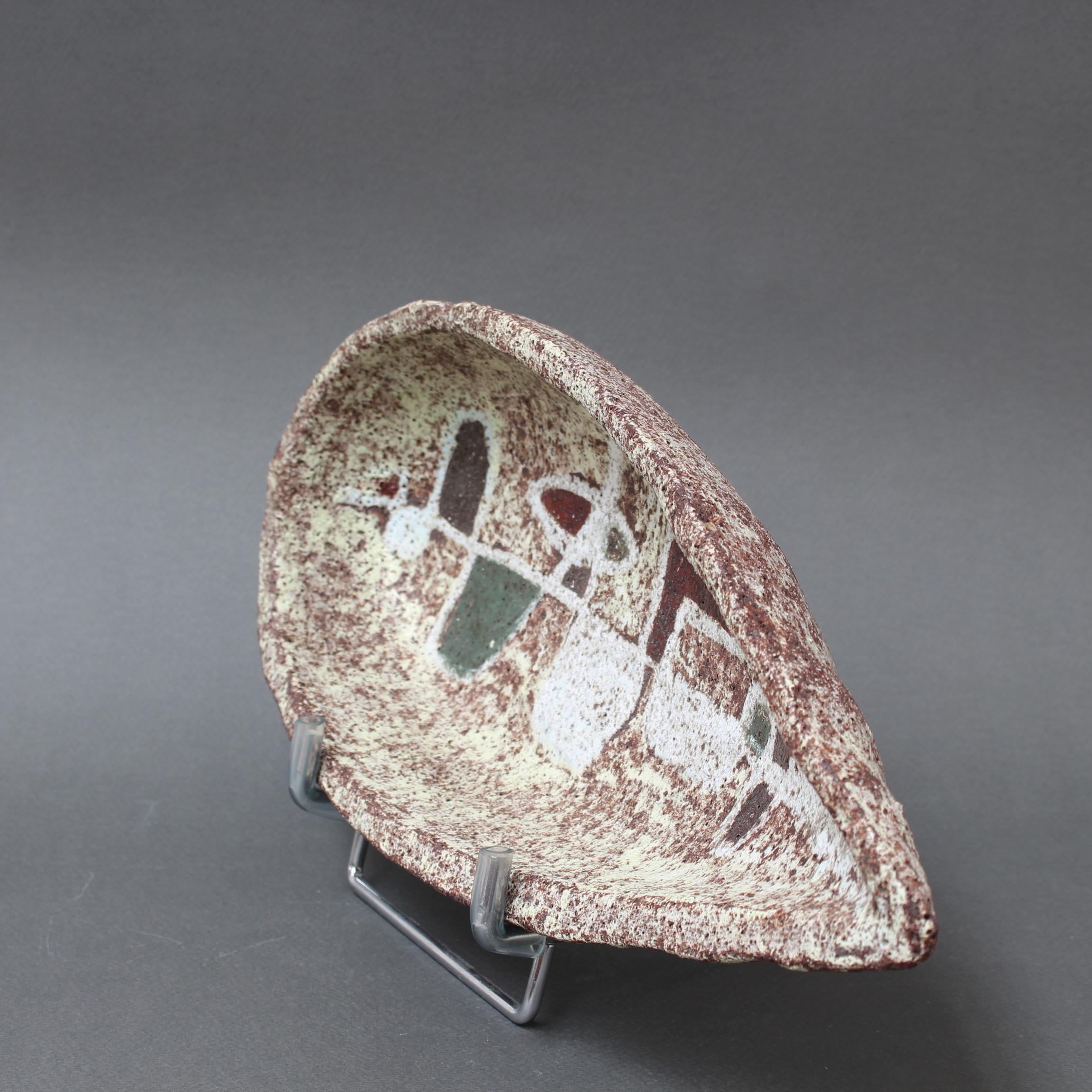 Mid-Century French Textured Ceramic Dish by Accolay (circa 1960s) For Sale 1