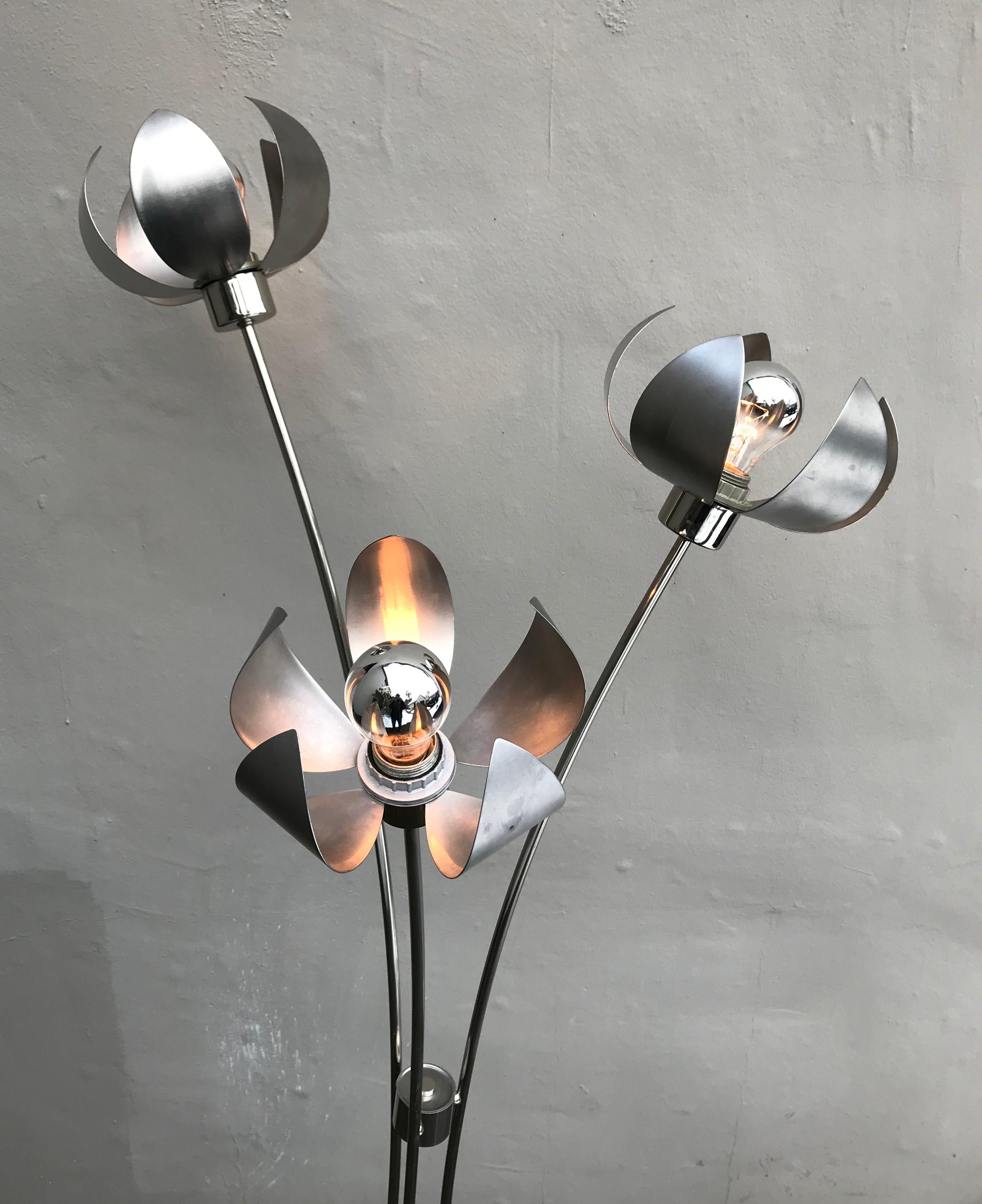 Mid-Century Modern Mid Century French Floor Lamp in Chrome and Aluminium, Tulip Shaped Shades