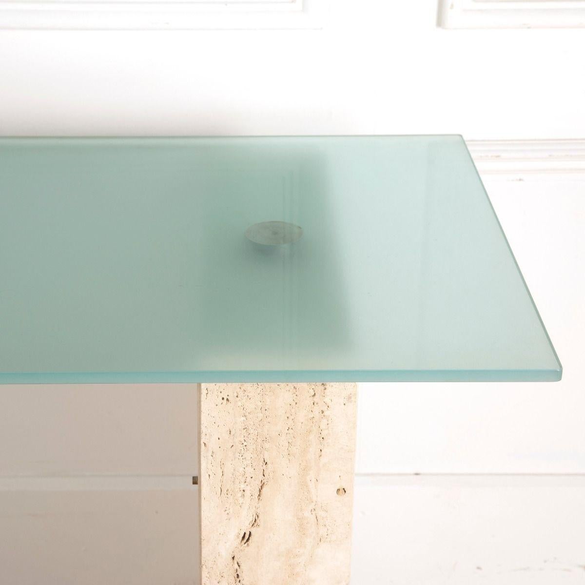 Verre Table console en travertin française du milieu du siècle en vente