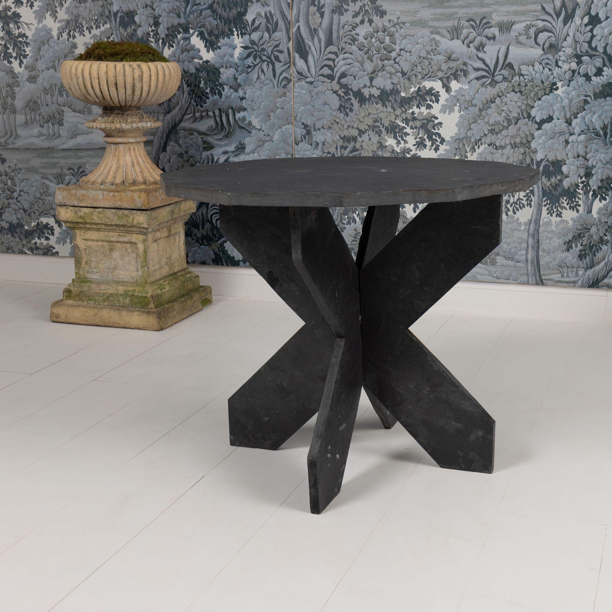 Mesa francesa de pizarra de doce caras de mediados de siglo Francés en venta