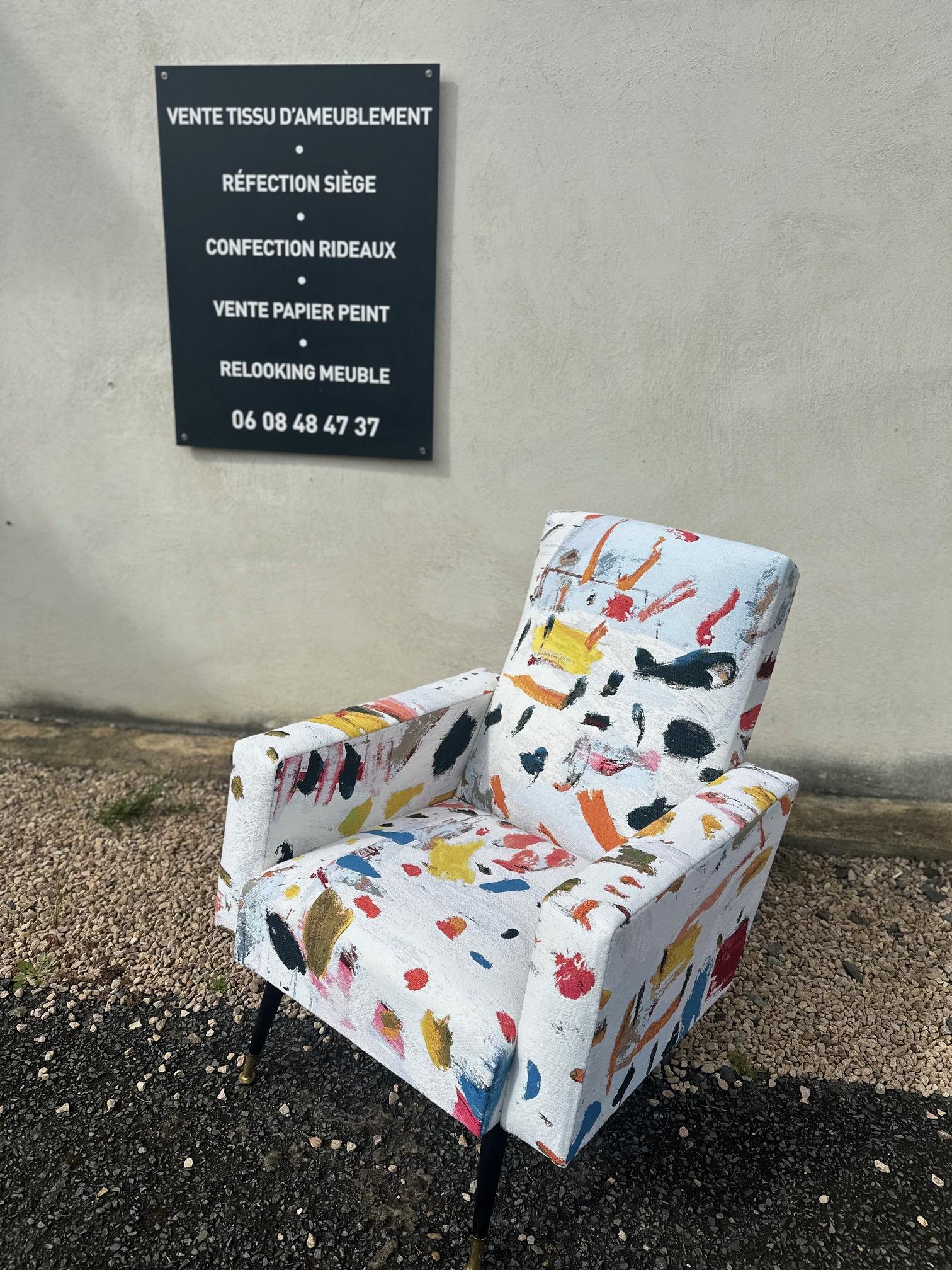 Mid-century French Vintage Upholstered Armchair, 1970s In Good Condition In LEGNY, FR
