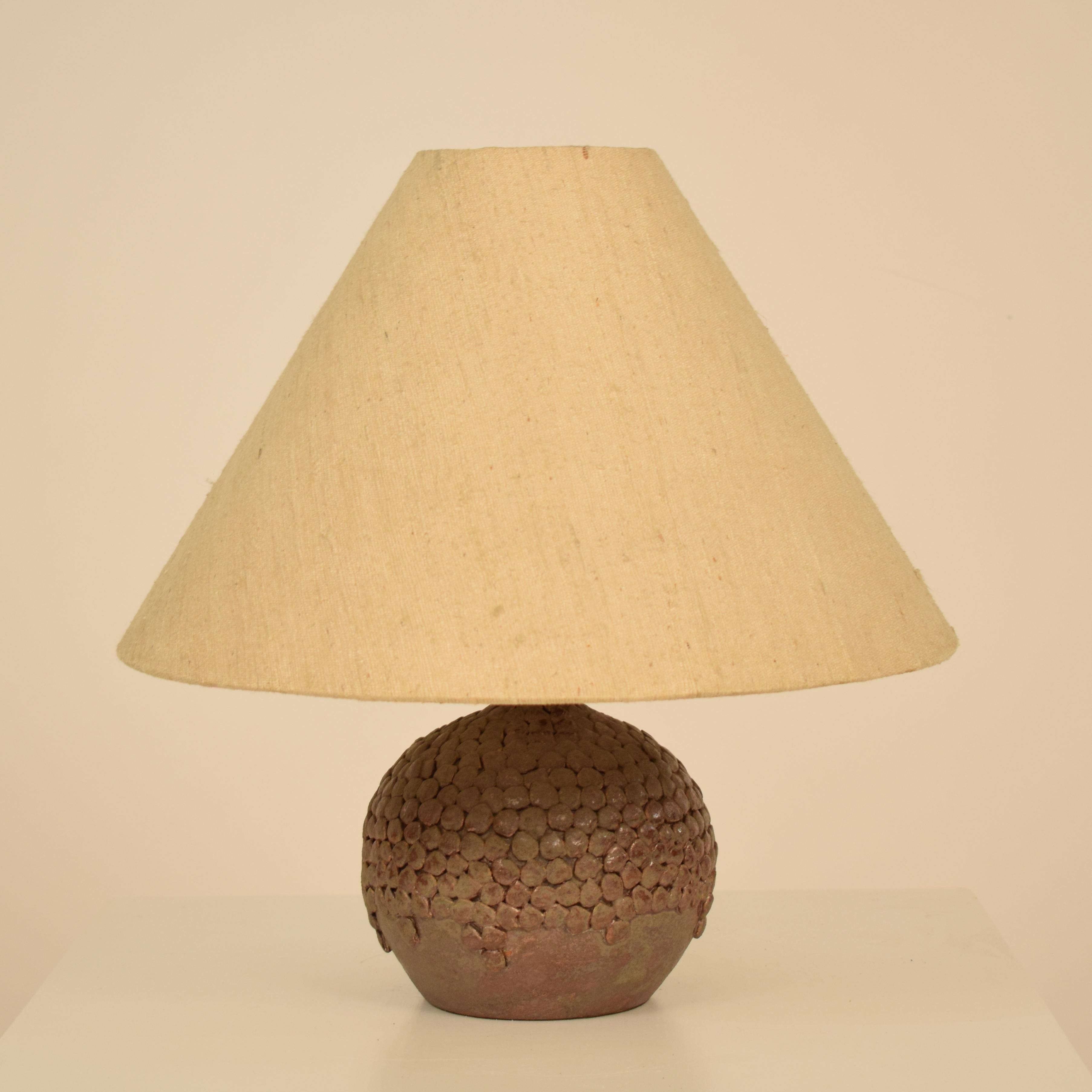 Beautiful midcentury French Wabi Sabi ceramic lamp with beige linen lamp shade, 1960
Great details on the ceramic vase.
The vase is 16cm in height and 16cm in diameter
The lamp shade is 23cm in height and 37cm in diameter.
A unique piece which