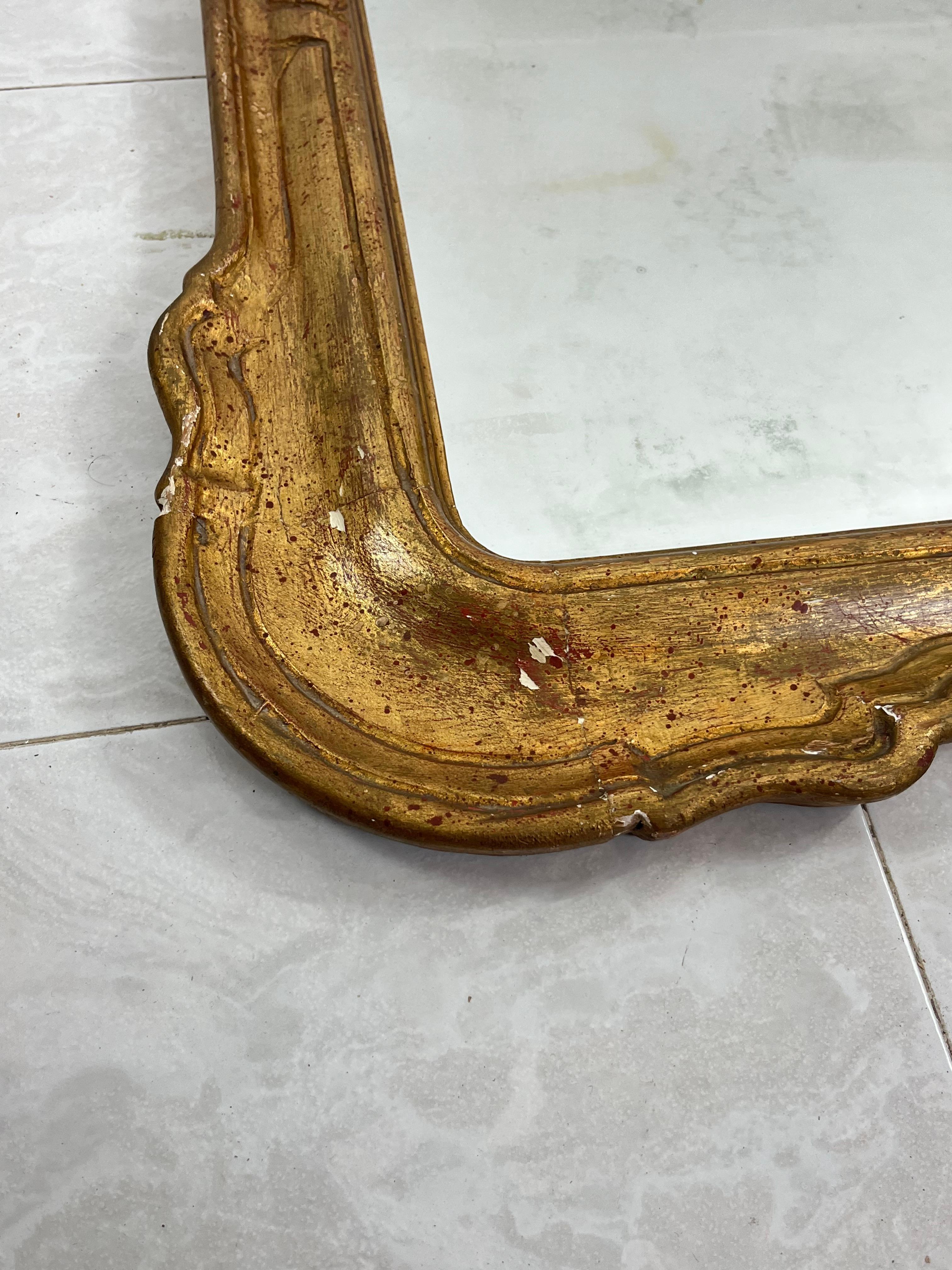 Specchio da parete francese di metà secolo con cornice in legno dorato, anni '30 In condizioni buone in vendita a Palermo, IT