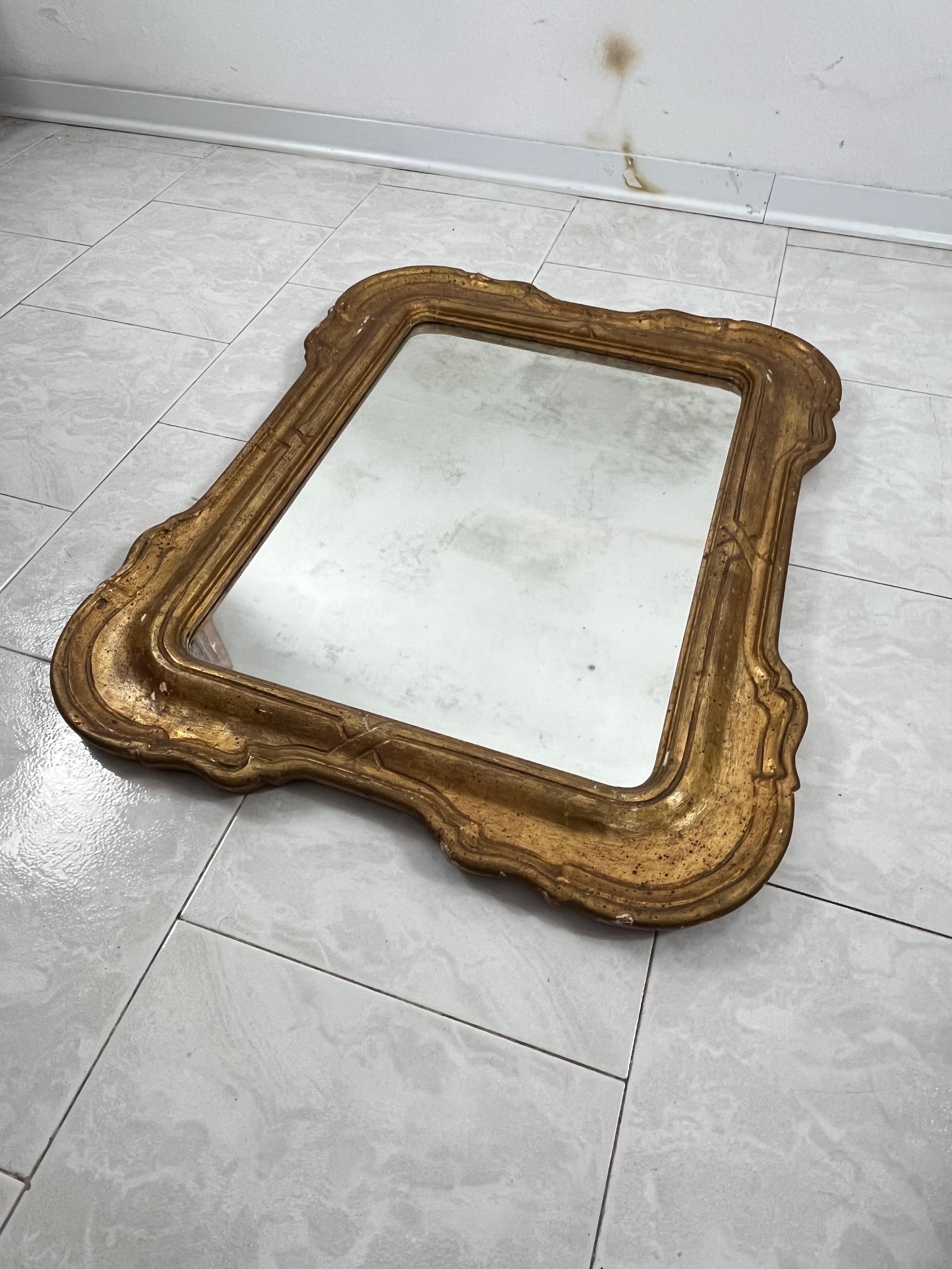 Metà XX secolo Specchio da parete francese di metà secolo con cornice in legno dorato, anni '30 in vendita