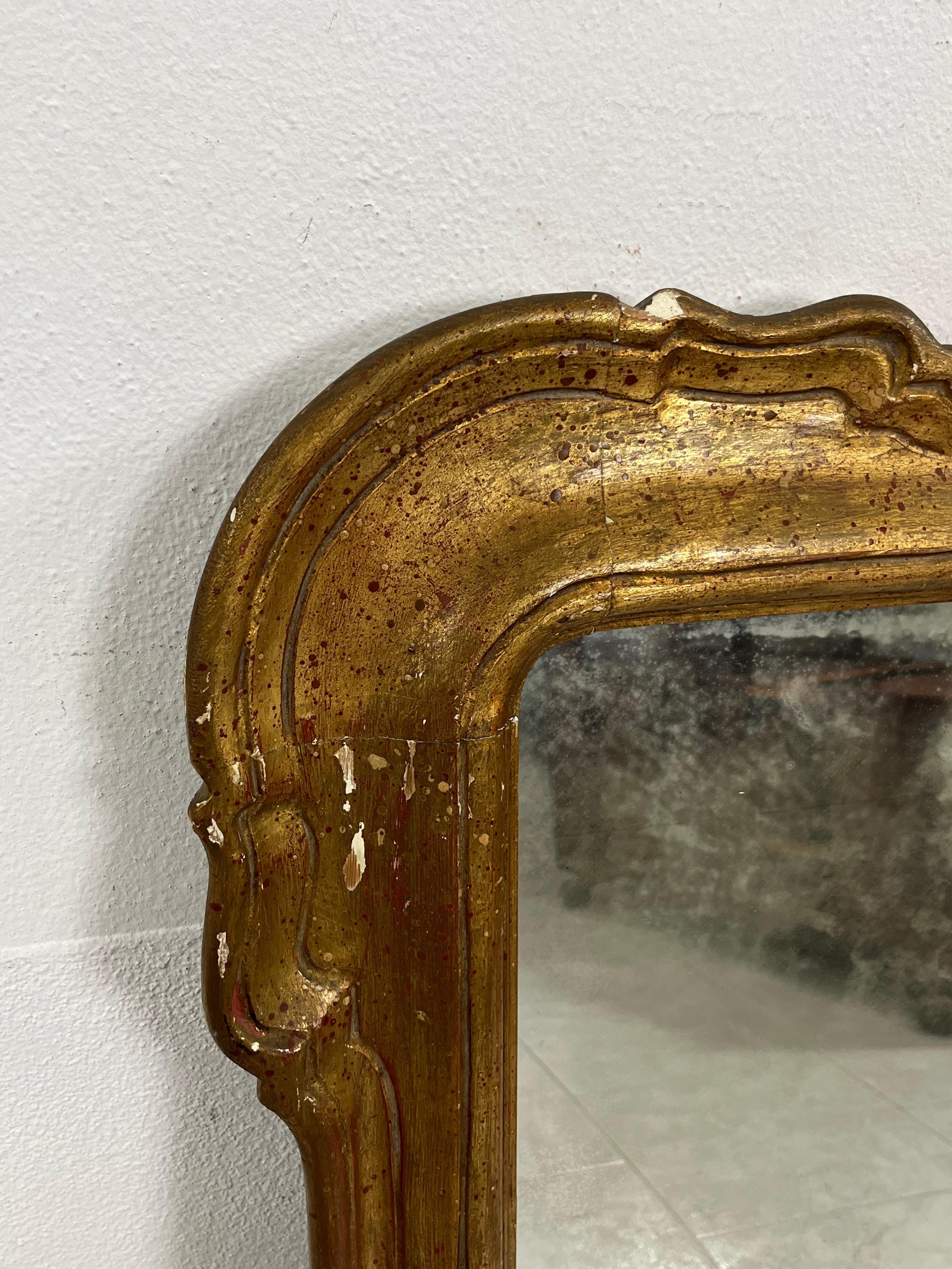 Specchio da parete francese di metà secolo con cornice in legno dorato, anni '30 in vendita 3
