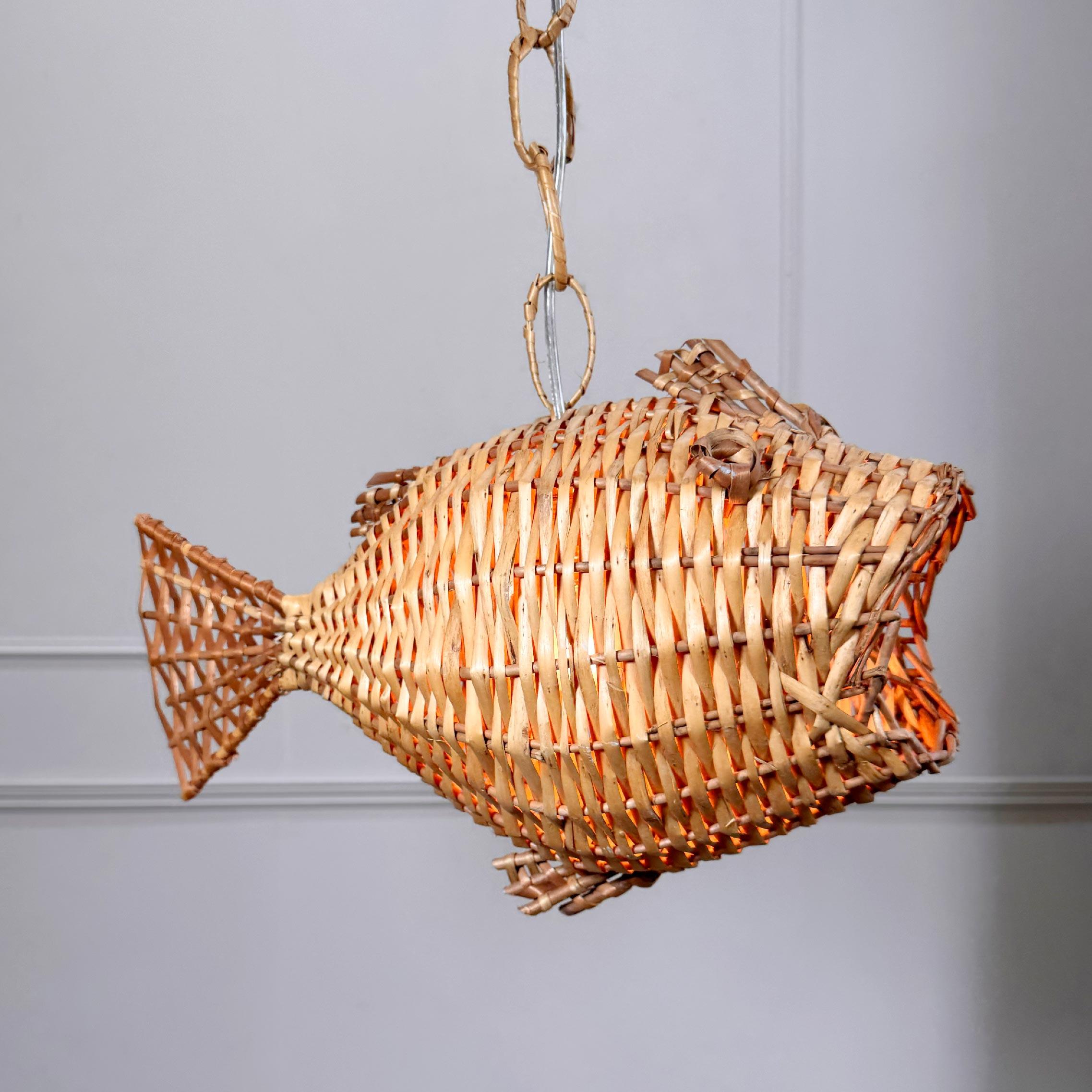 Vimini Plafoniera a forma di pesce in vimini francese del metà del secolo scorso in vendita