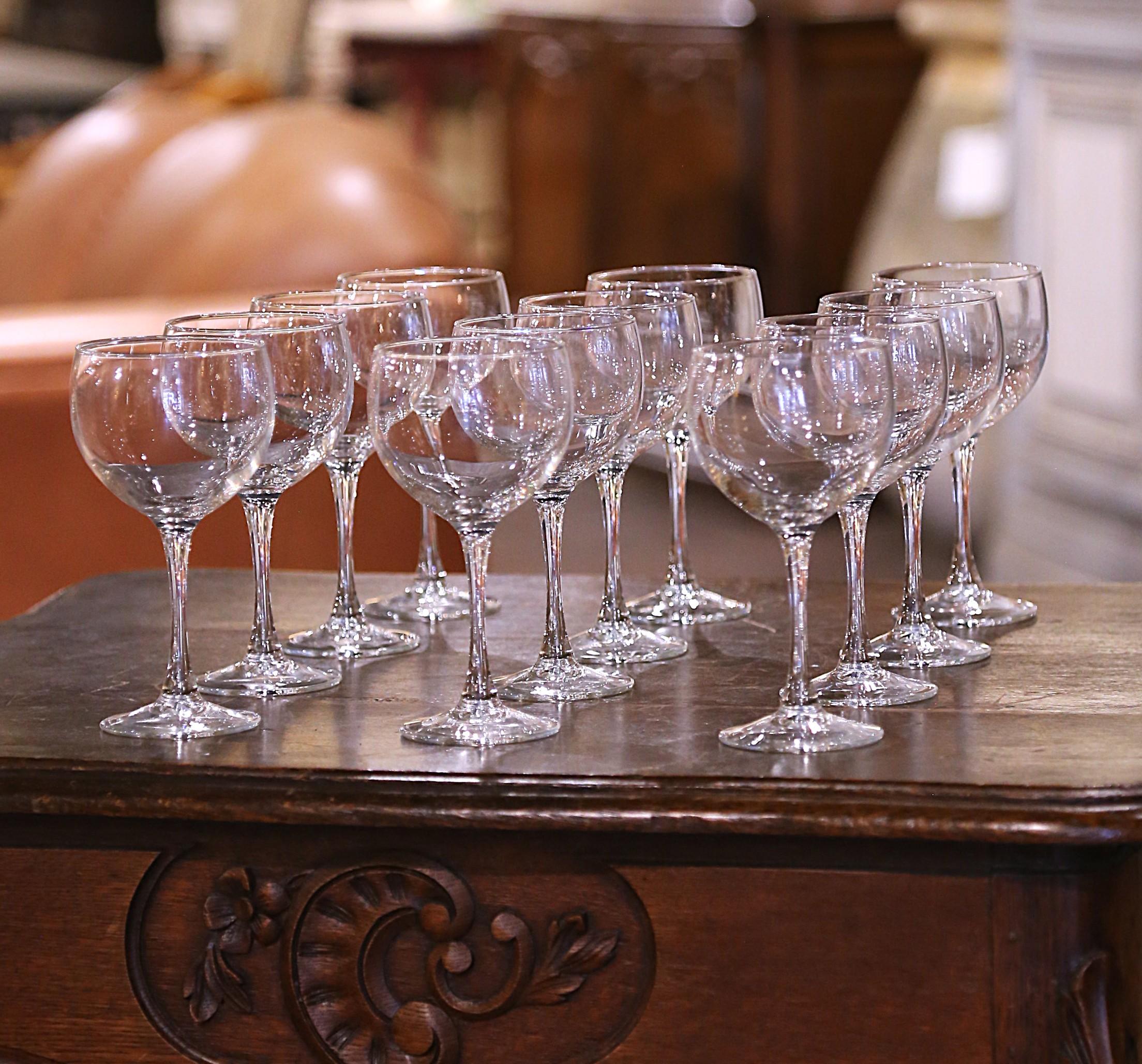 Mid-Century French Wicker Potable Bar or Wine Basket with Twelve Glasses 4