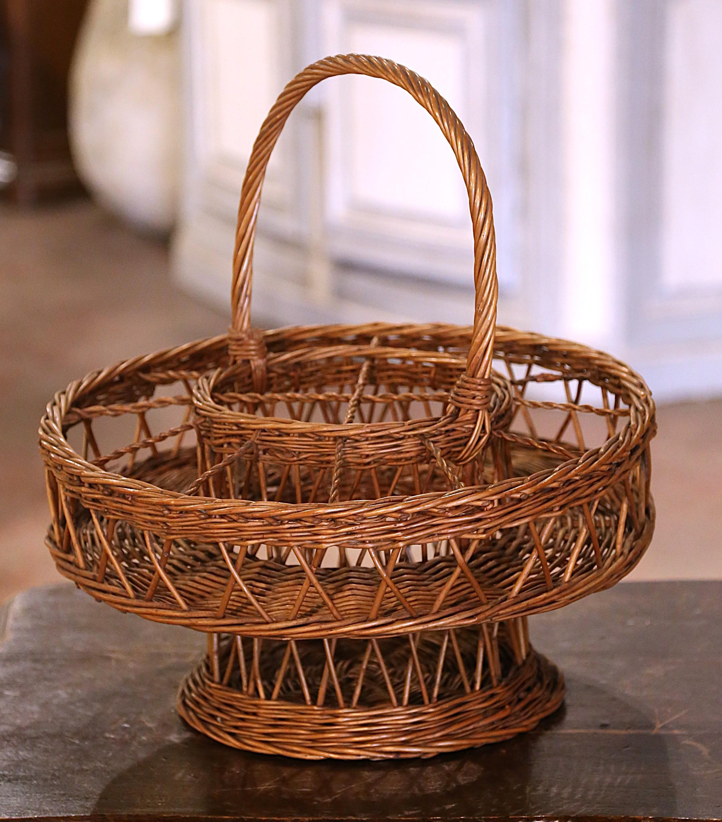 Country Mid-Century French Wicker Potable Bar or Wine Basket with Twelve Glasses