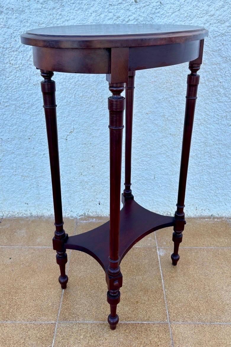 Sculpté à la main Mid Century French Wood Oval Side Table, 1950s en vente