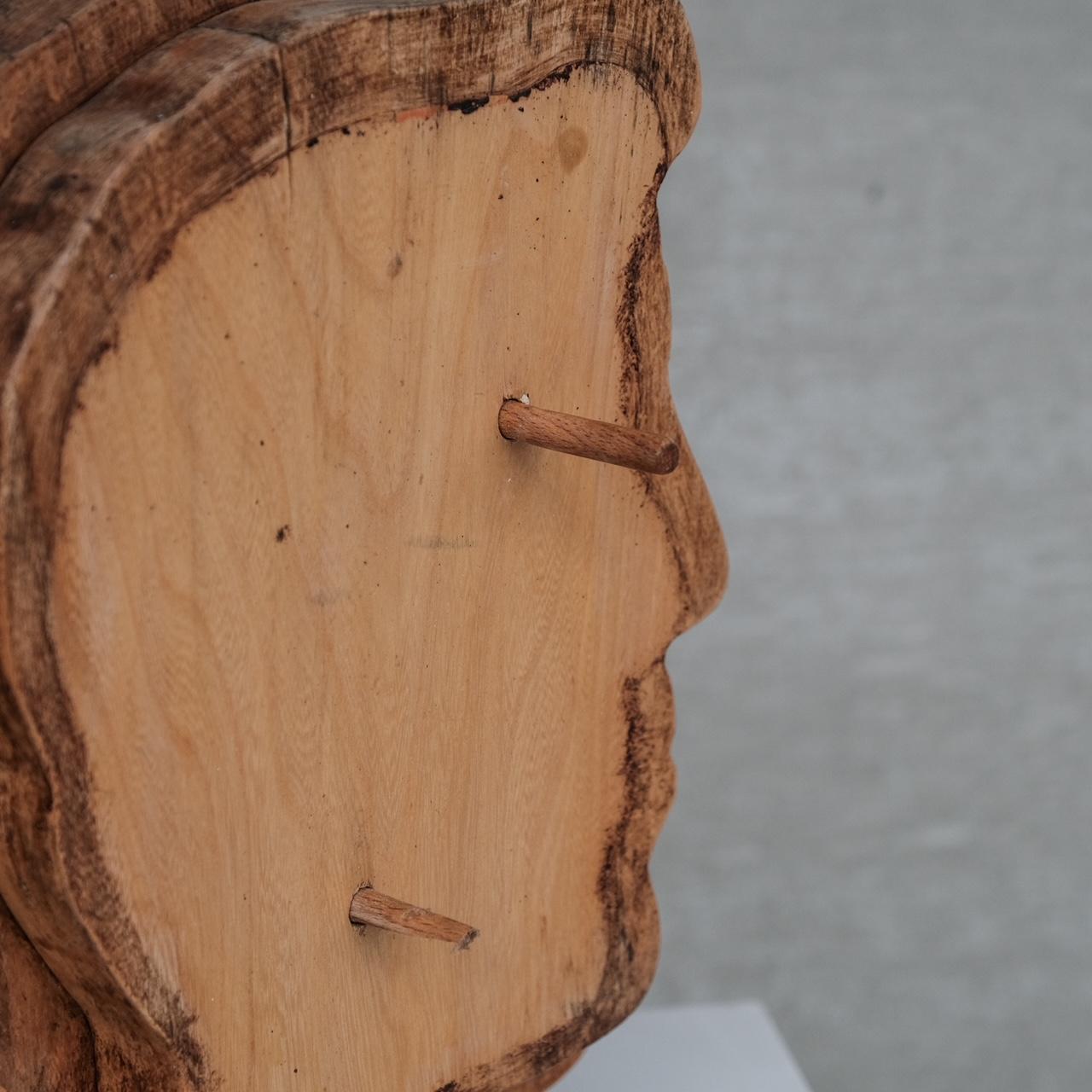 Mitte des Jahrhunderts Französisch hölzerne signierte Skulptur (Holz) im Angebot