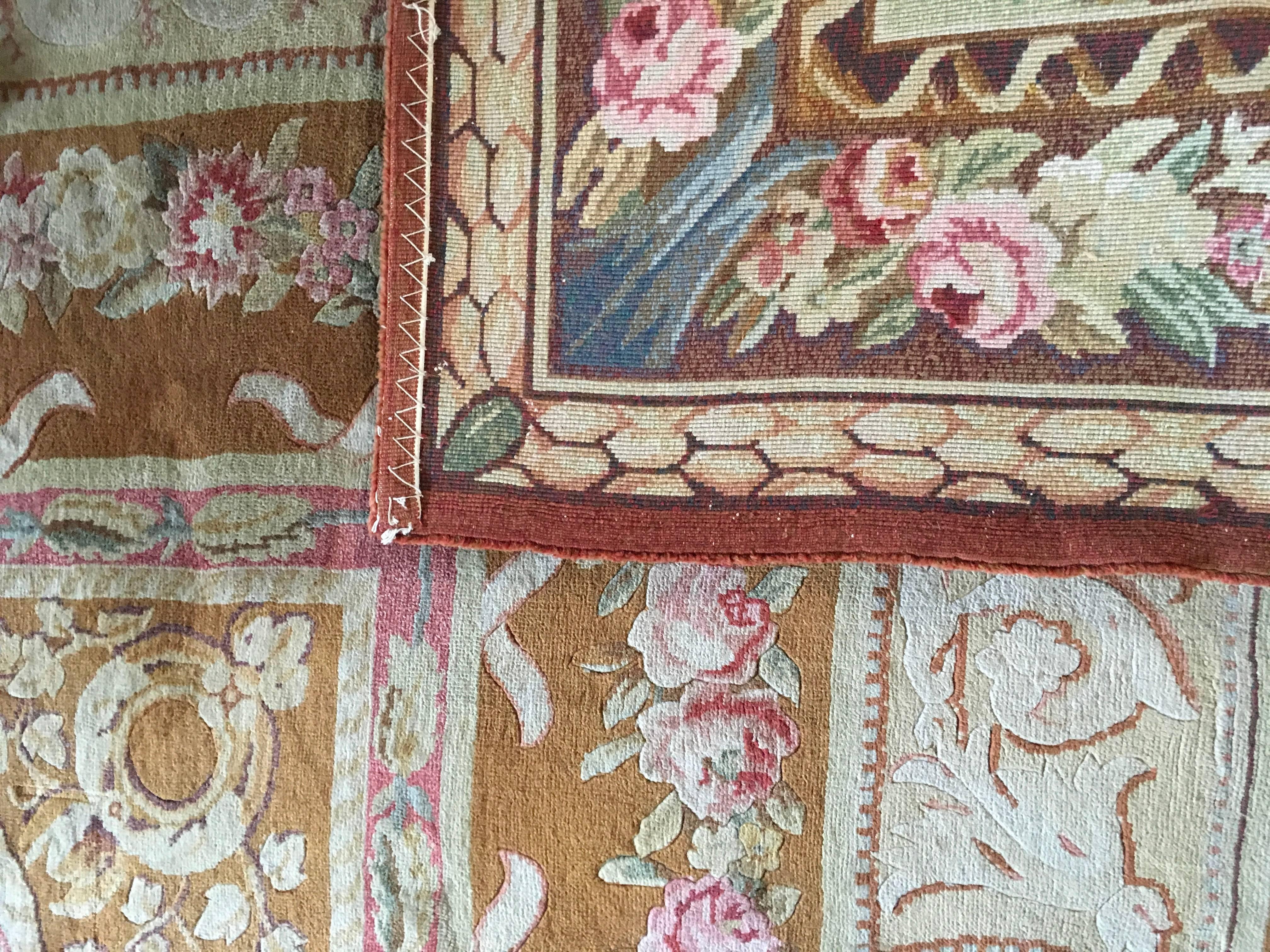 Laine Tapis d'Aubusson France de 1960 aux couleurs roses et bleues en vente