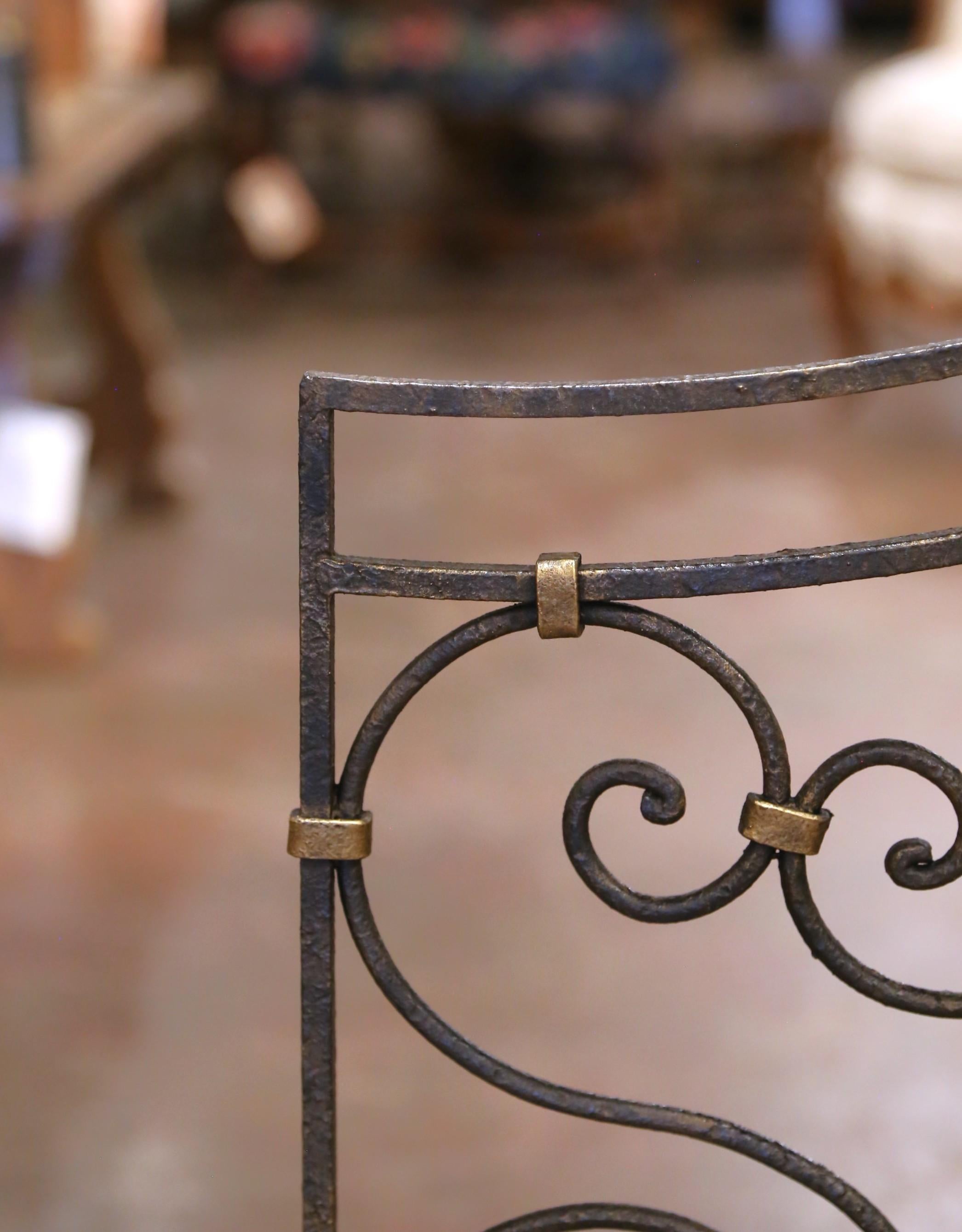 Mid-Century French Wrought Iron Decorative Fireplace Screen with Fleur-de-Lys For Sale 1