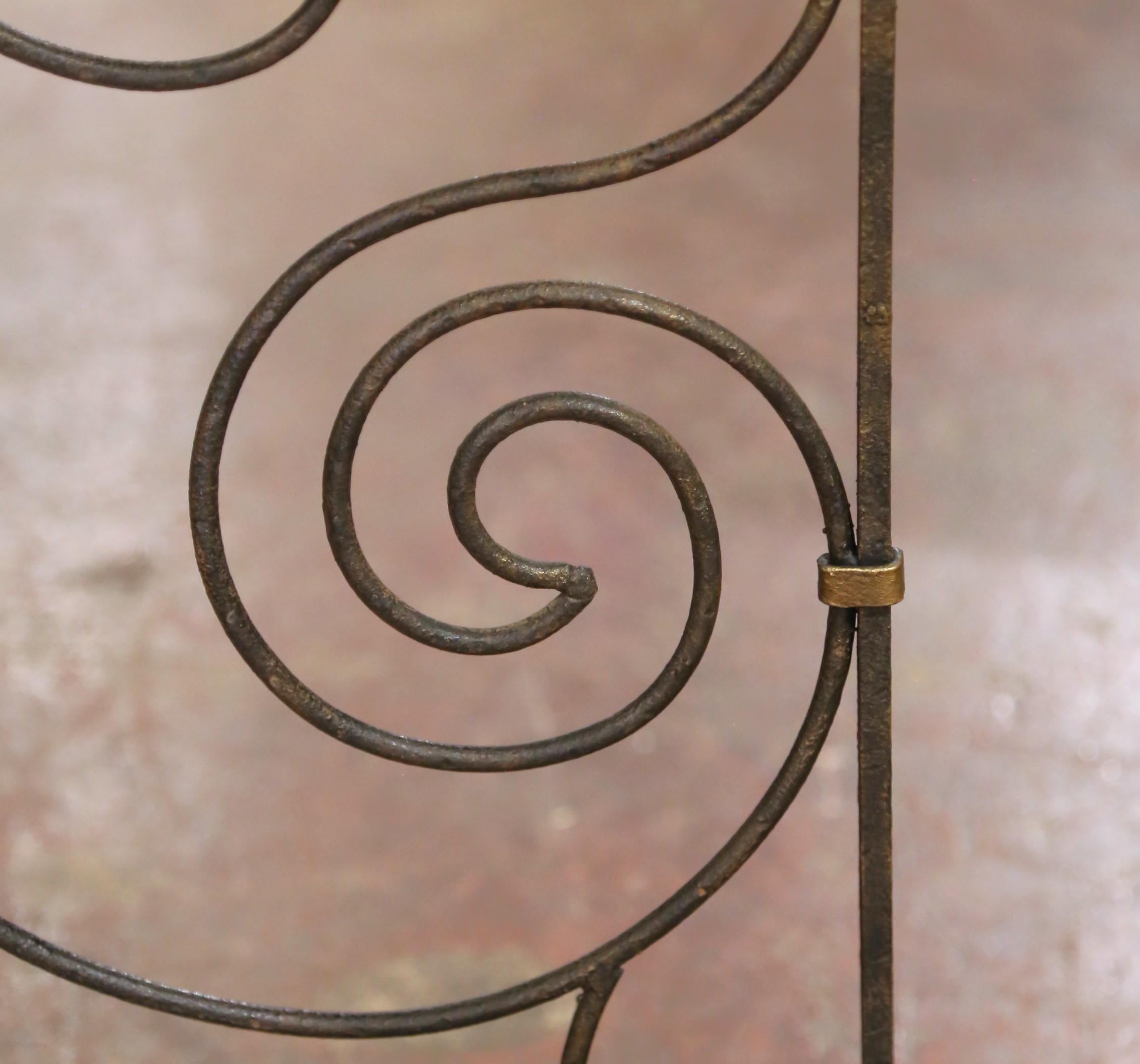 Mid-Century French Wrought Iron Decorative Fireplace Screen with Fleur-de-Lys For Sale 2