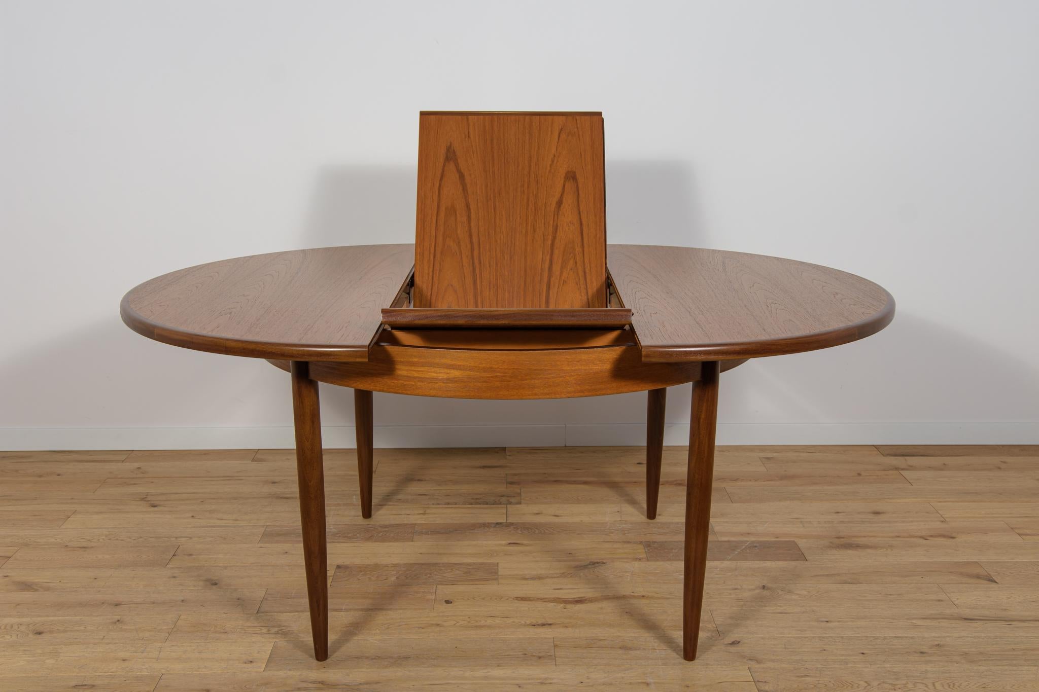 Mesa de comedor Fresco de mediados de siglo en teca de G-Plan, Reino Unido, años 60 en Excelente estado para la venta en GNIEZNO, 30