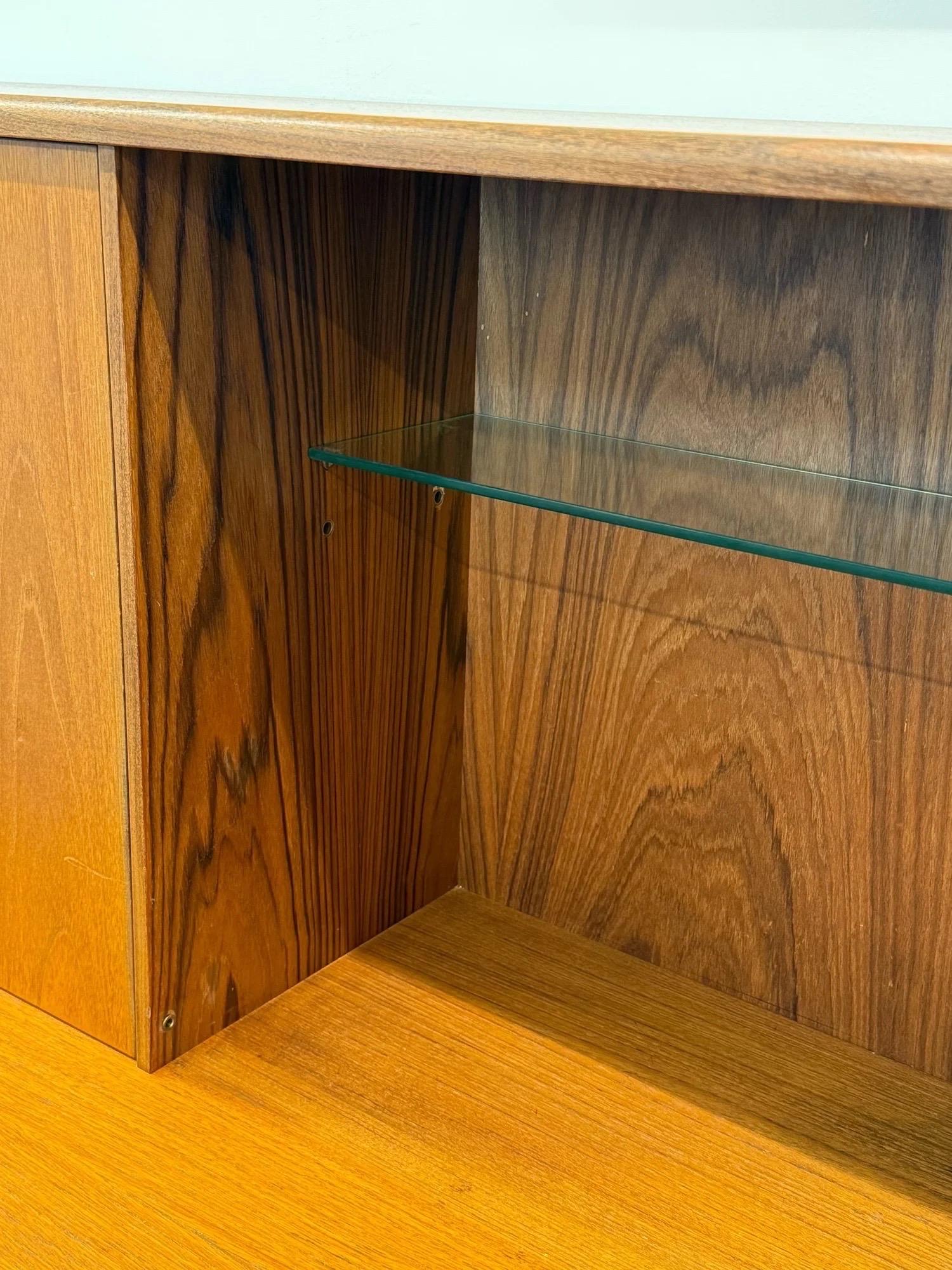 Tablero alto de mediados de siglo 