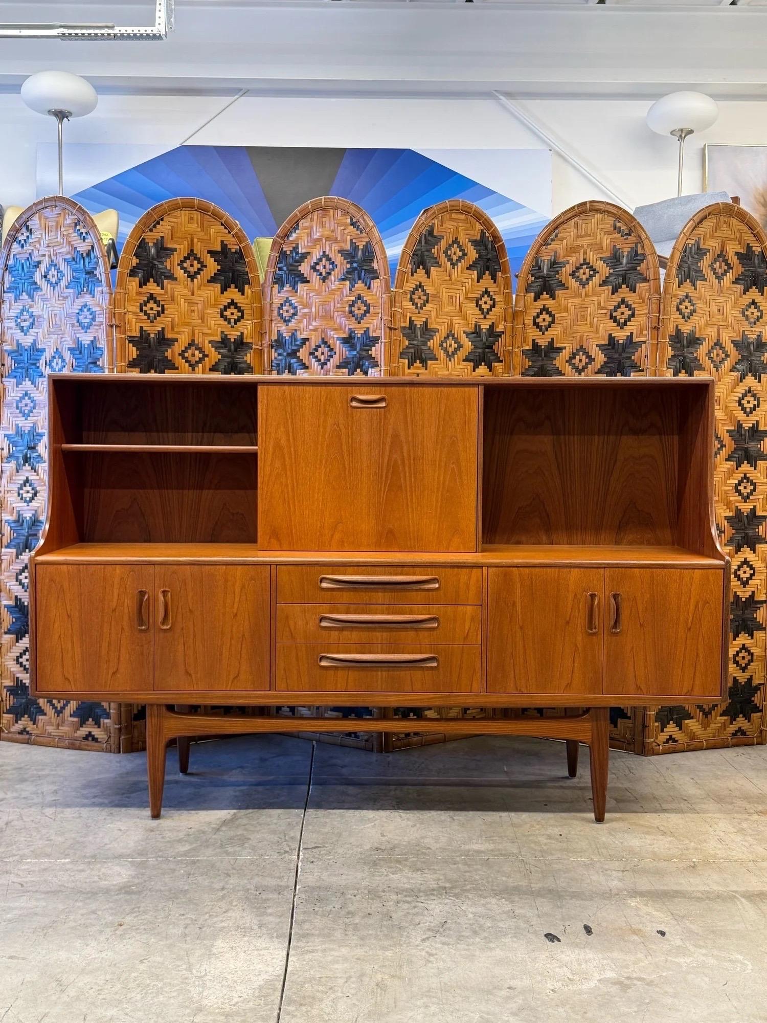 Tablero alto de mediados de siglo 