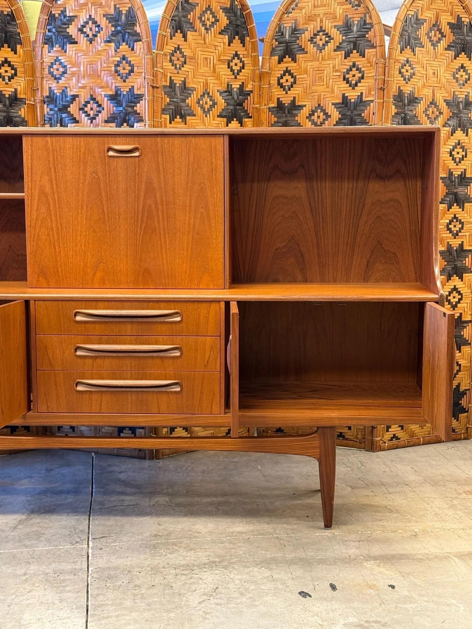 Tablero alto de mediados de siglo 