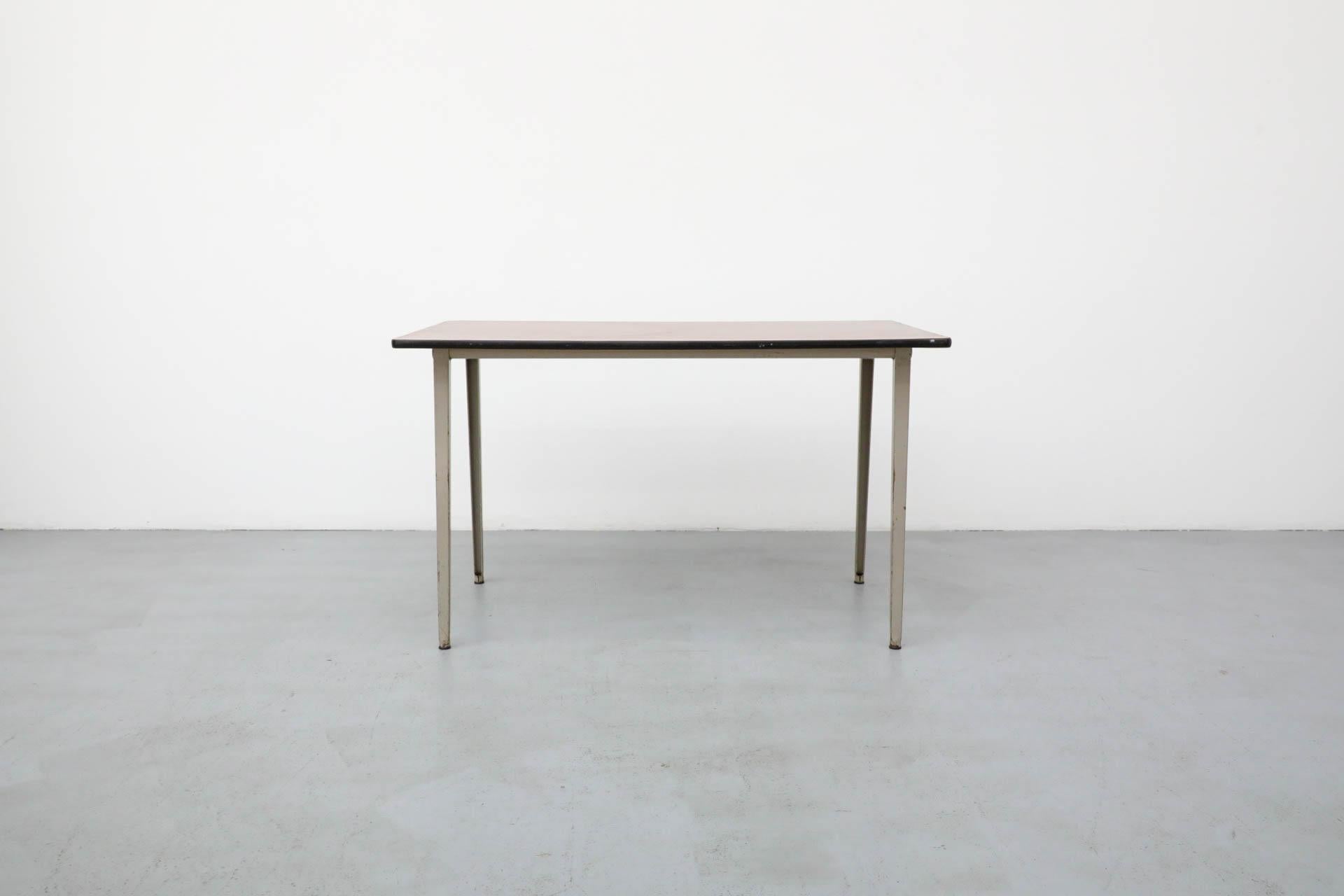 Néerlandais Table de salle à manger ou de travail de Friso Kramer 