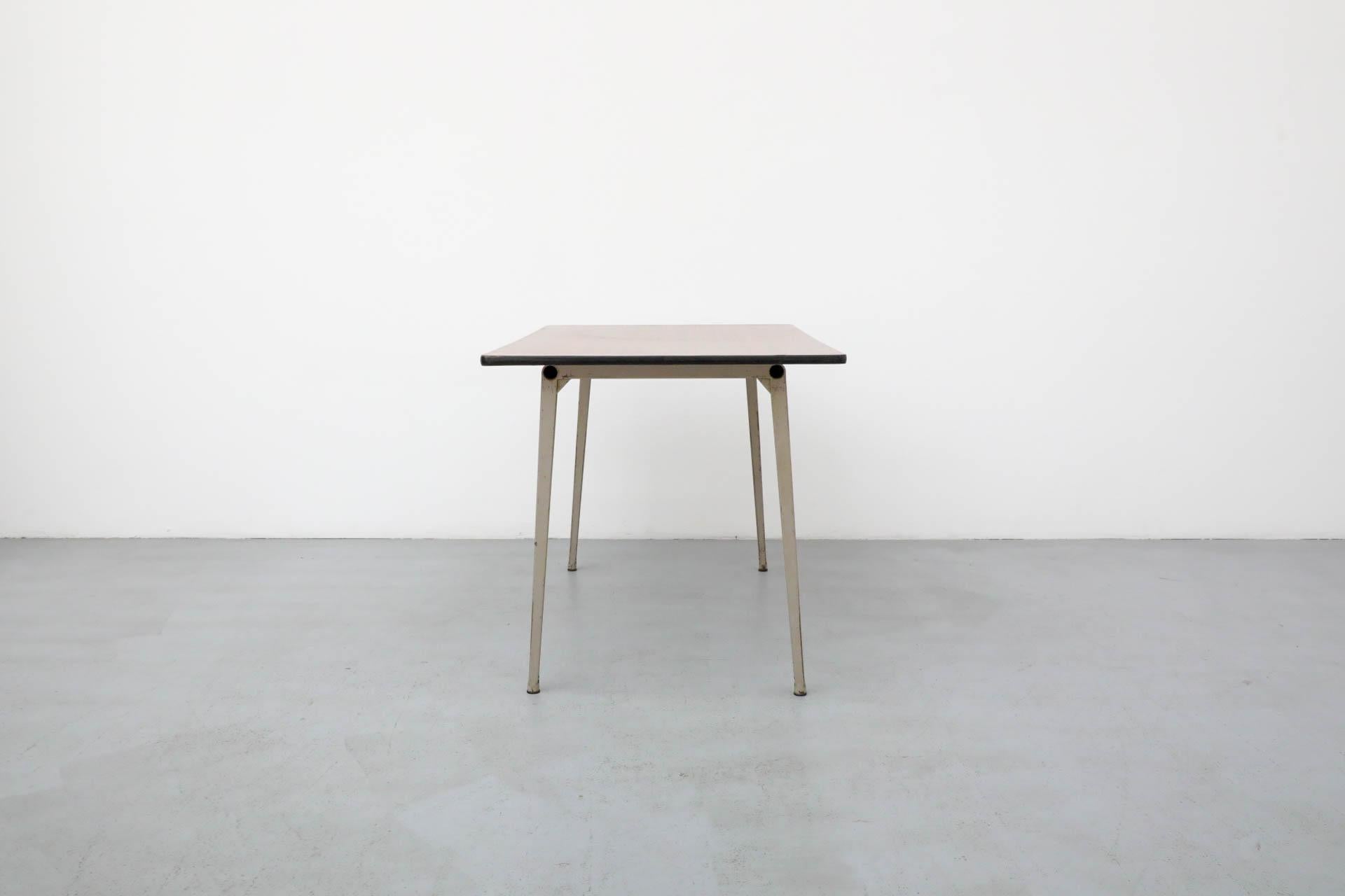 20ième siècle Table de salle à manger ou de travail de Friso Kramer 