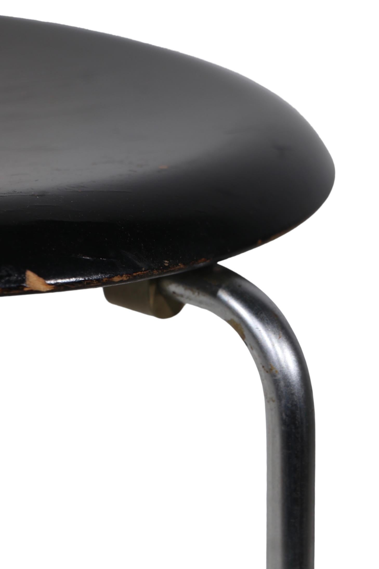  Mid Century Fritz Hansen Arne Jacobsen Three Leg Dot Table  For Sale 3