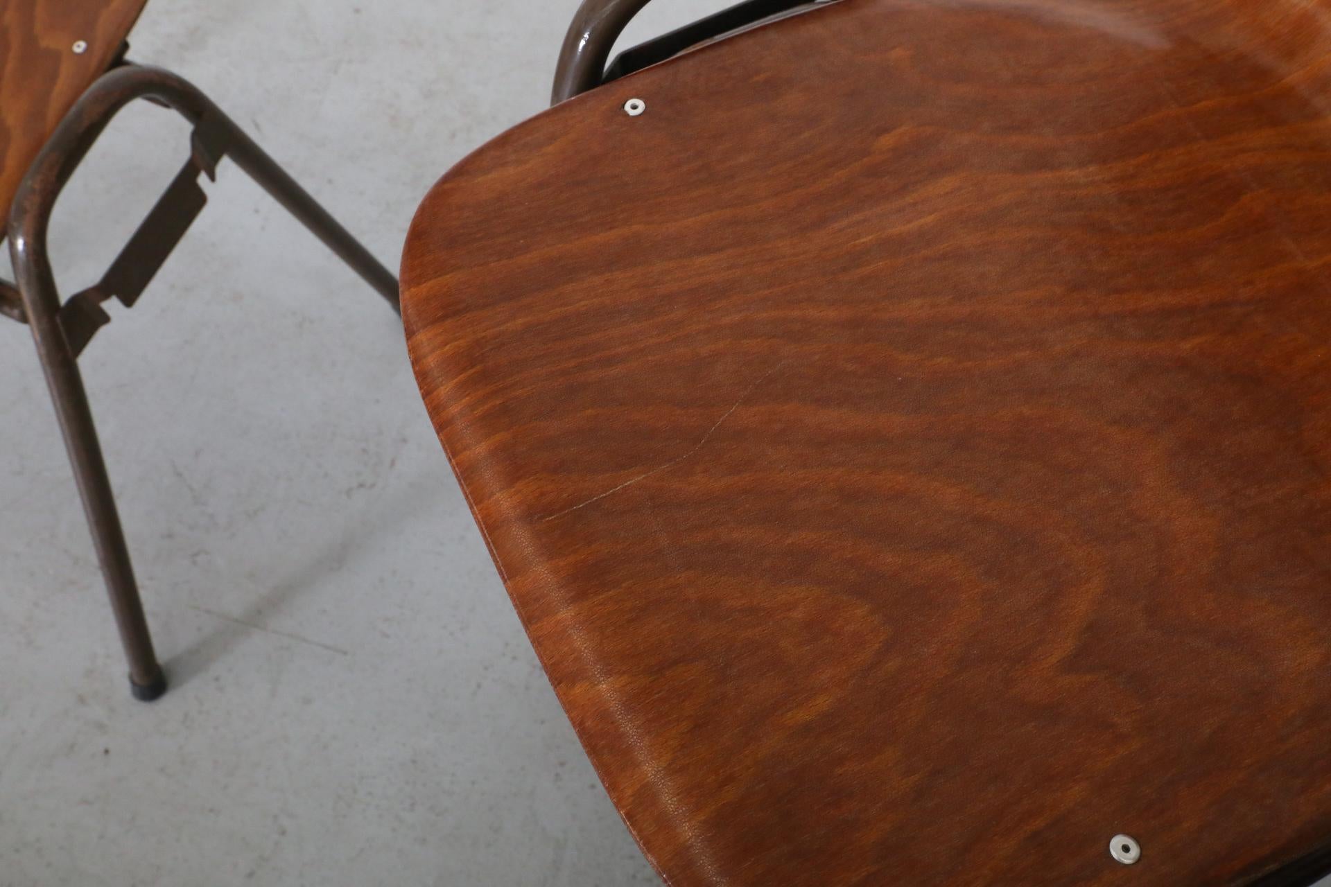 Sedie da scuola impilabili in stile Fritz Hansen di metà secolo in tonalità teak in vendita 12