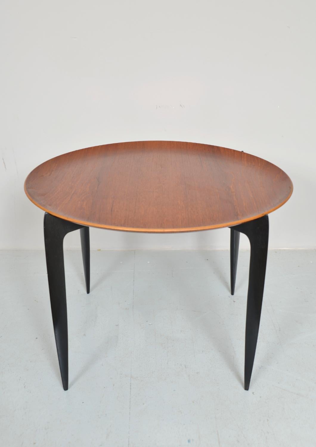 Mid-Century Fritz Hansen-Tabletttisch aus Teakholz von Engholm & Willumsen, Dänemark 1960er Jahre (Dänisch) im Angebot