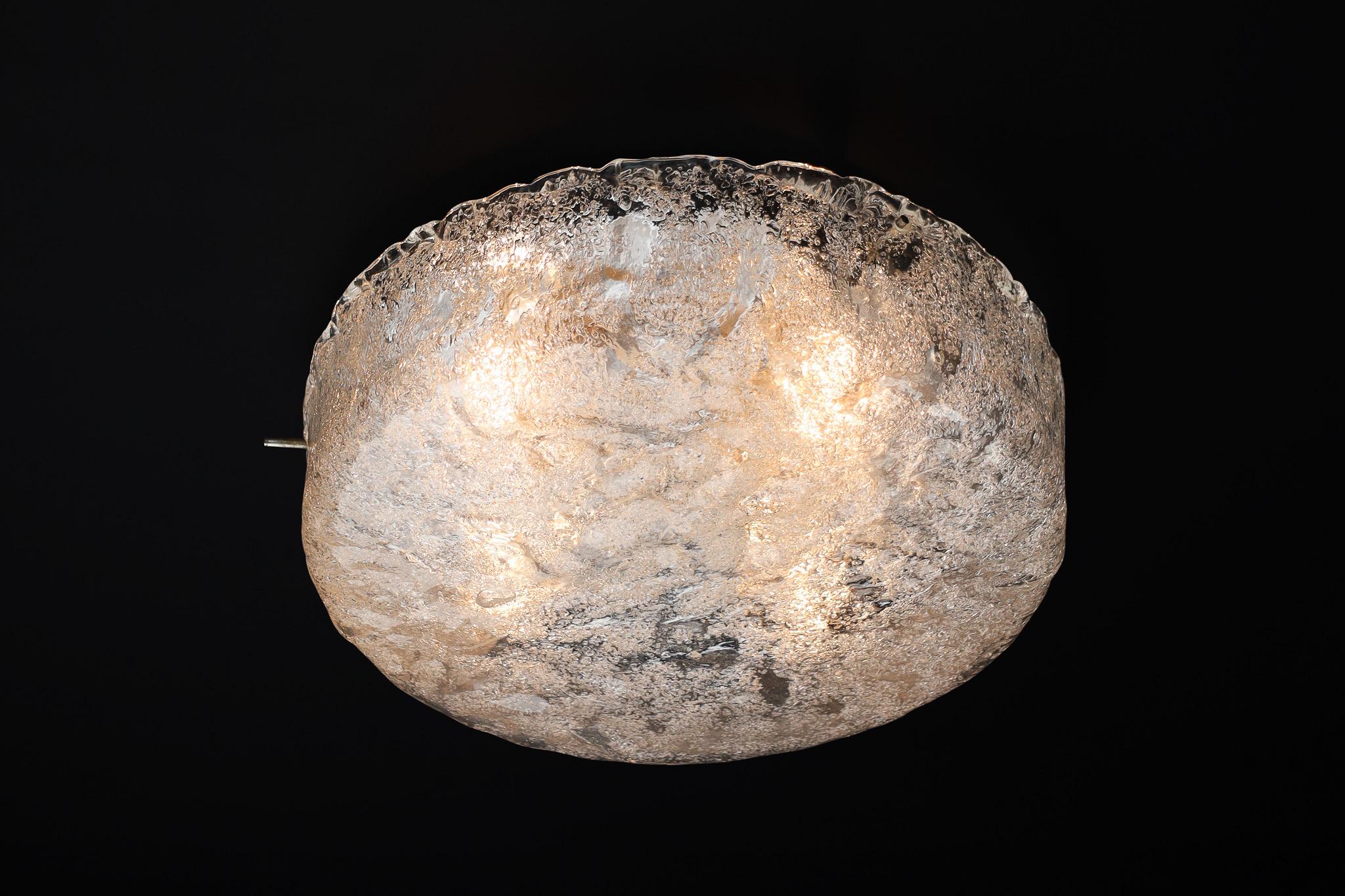 Mid-Century Frosted Ice Glass Ceiling Light by Kaiser Leuchten, 1960s Germany

This stunning Mid-Century Modern flush mount or wall light is an excellent example of the craftsmanship and elegant design sensibility of the 1960s. Produced by the